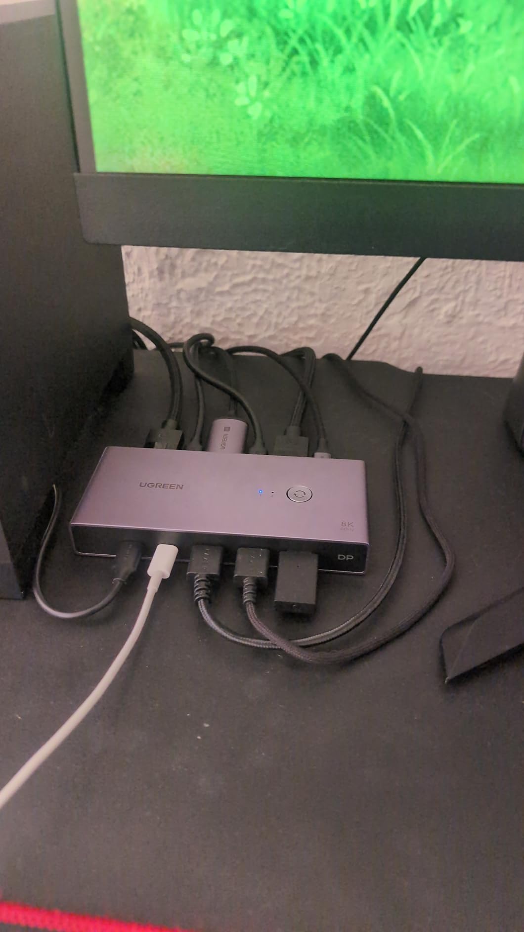 UGREEN Displayport KVM Switch 2 in 1 Out, 8K@60Hz, Aluminum, 4 USB3.0 Ports | 4K@240Hz, Sharing 1 Monitor Keyboard Mouse U-Disk Printer Webcam, with 2 DP Cables, 2 USB A to C Cables, no EDID Emulation customer photo 2