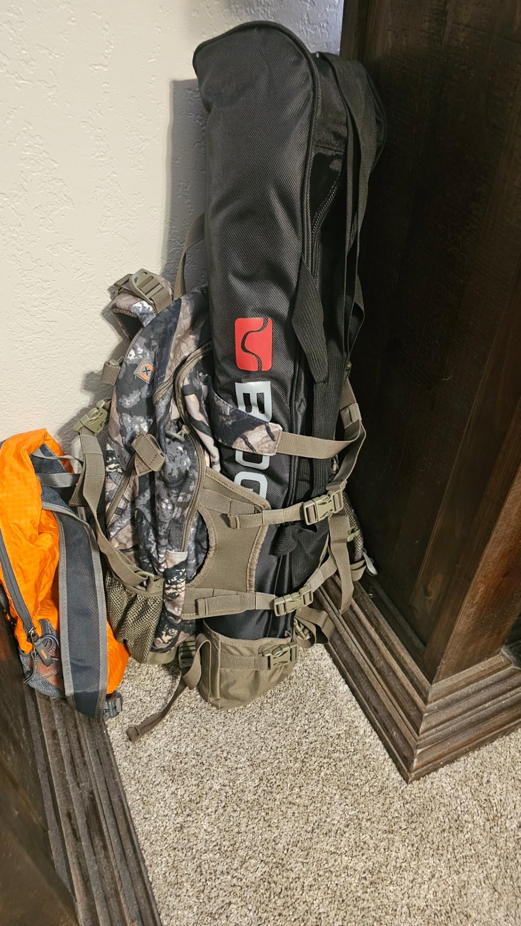 YVLEEN Hunting Backpack, Waterproof Camo Hunting Pack for Men, Large Capacity Day Pack for Rifle Bow Gun customer photo 2