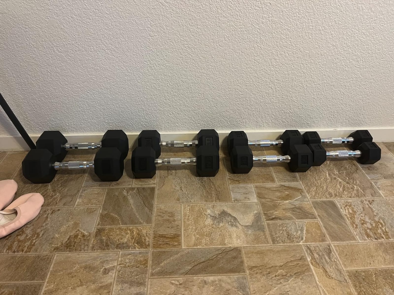 HANDBODE Hex Dumbbell Set of 2, Rubber Encased Fixed Dumbbells, 2.5-65 lb | Non-Slip Comfortable Handles, Hand Weights for Strength Training, Ideal for Home Gym Workouts customer photo 2