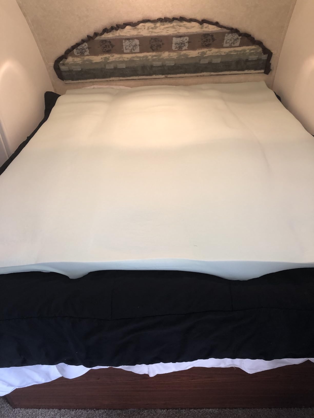 ZINUS 3 Inch Green Tea Memory Foam Mattress Topper, Pressure-Relieving Layer, Ideal for Back Pain Relief, Compact WONDERBOX Packaging, CertiPUR-US Certified, Queen customer photo 2