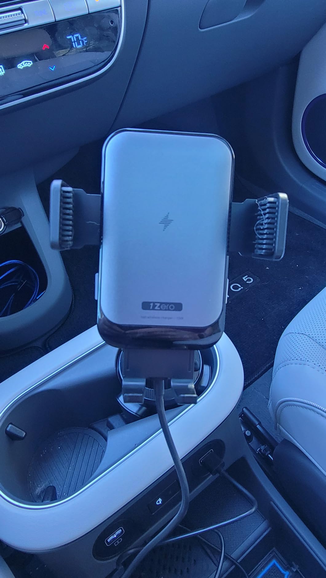 1Zero Auto-Clamping 15W Wireless Car Charger Cup Holder Mount | Auto-Clamping 15w Wireless Car Charger Cup Holder Mount for iPhone, Samsung Galaxy And Google Pixel Smartphones customer photo 1