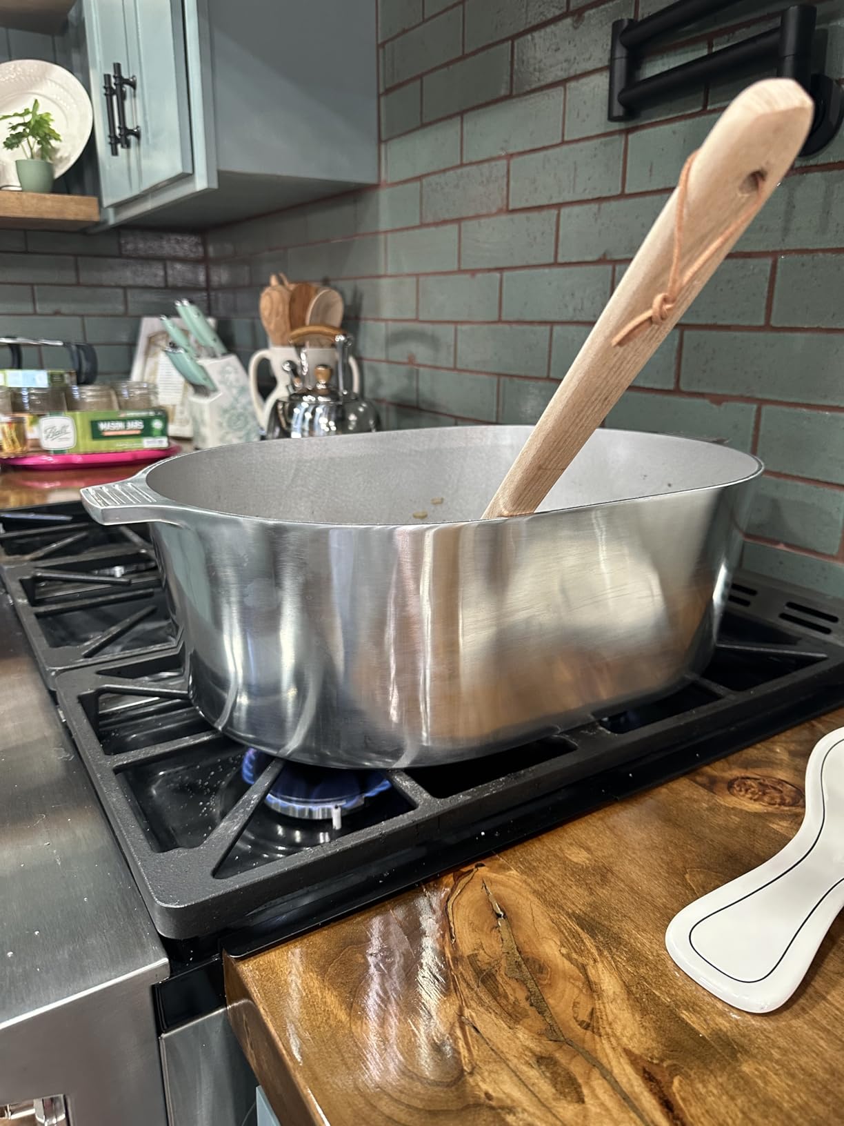 MAGNAWARE Cast Aluminum Oval Dutch Oven with Lid - 10 QT Heavy Duty & Lightweight Roaster Pan with Rack & Silicone Cover Dual Handles - Cajun Cookware for Roasting, Baking, Cooking (15
