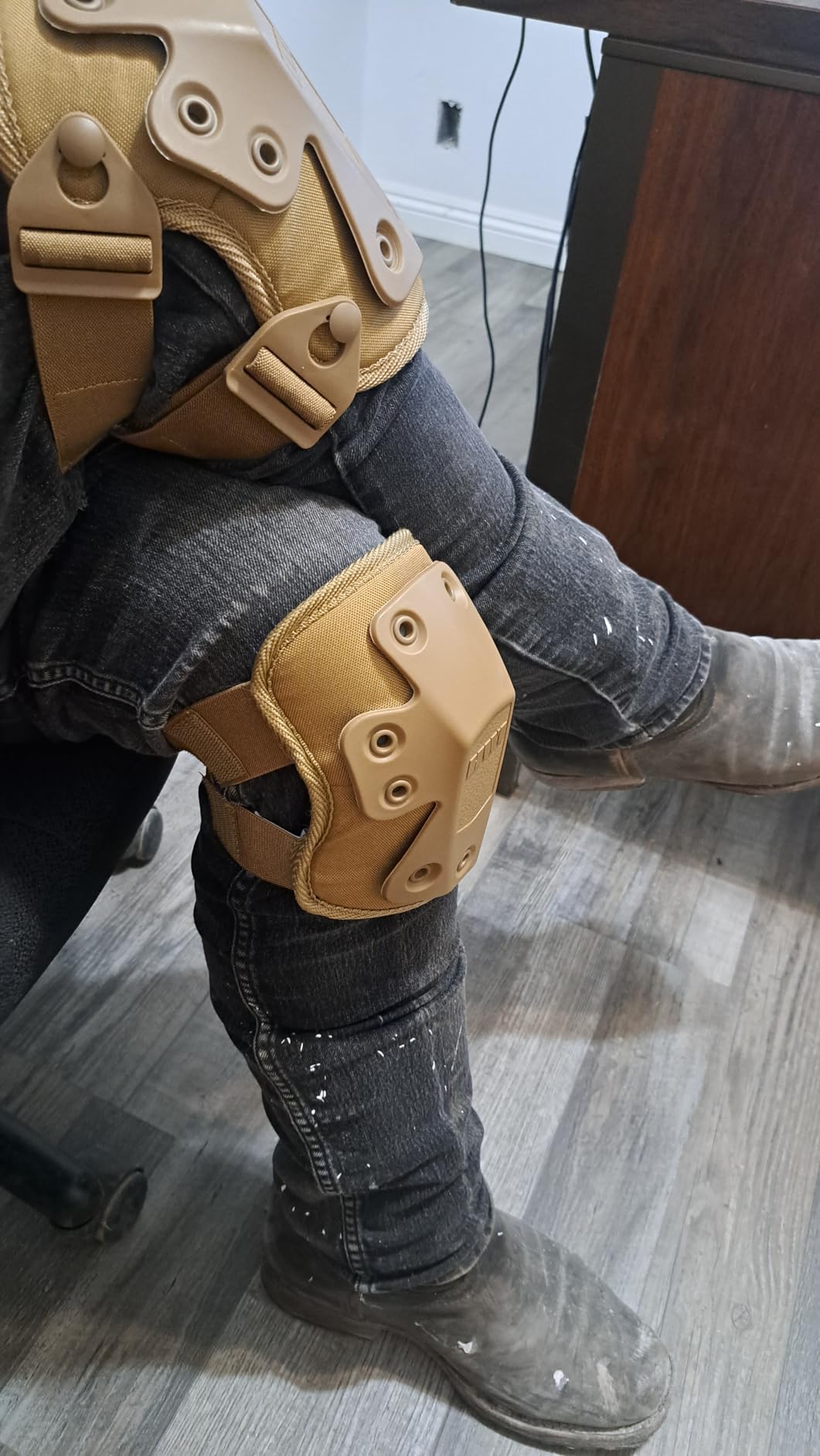 HWI Gear Next Generation Knee Pad for Protection: Combat, Mechanics, Construction, Hunting, Landscaping, Outdoor Survival, Heavy Duty Industrial Grade, Adjustable customer photo 2