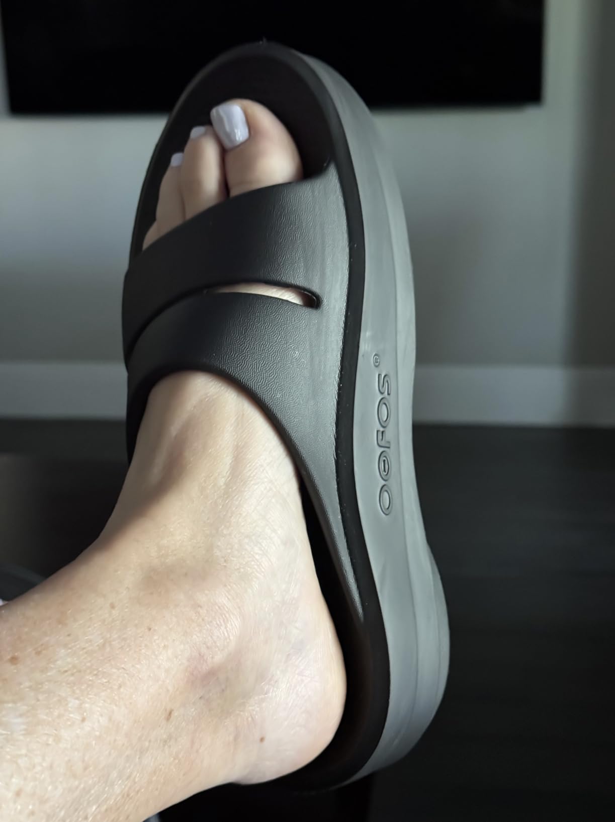 OOFOS OOmega OOahh Recovery Sandal - Women's customer photo 2