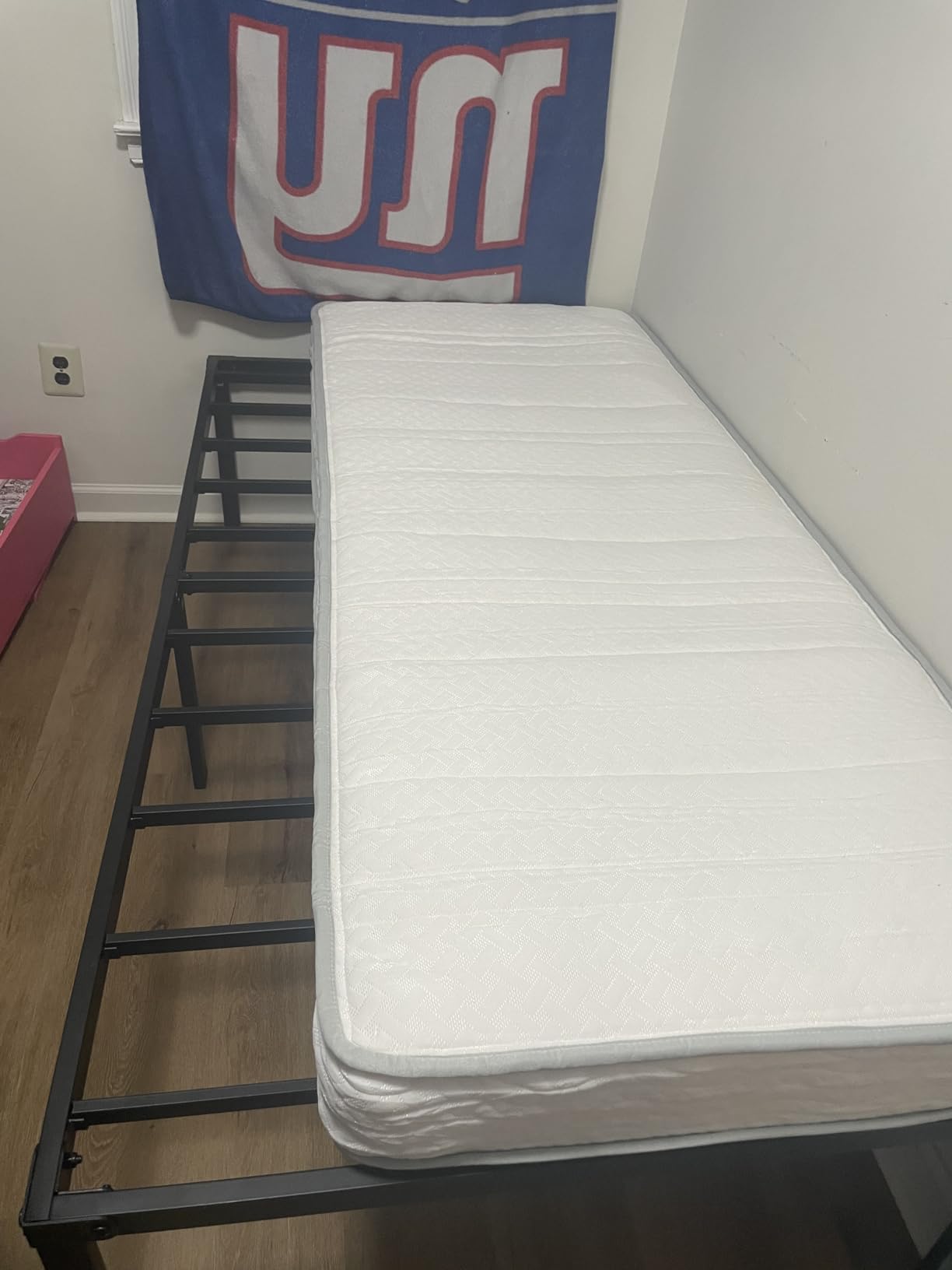 Zinus 6 Inch Twin Foam and Spring Hybrid Mattress, Medium Firm Feel, Fiberglass Free, CertiPUR-US & OEKO-TEX Certified customer photo 2