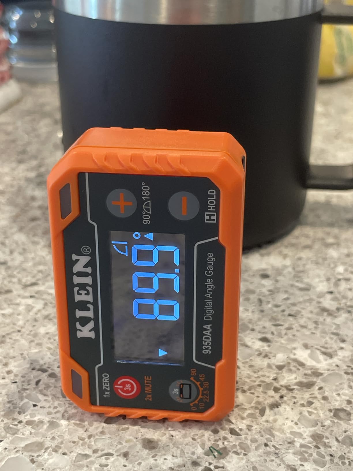 Klein Tools 935DAA Digital Electronic Level and Angle Gauge, LED Alert, Measure and Set Angles, 0-90 and 0-180 Degree Ranges customer photo 2