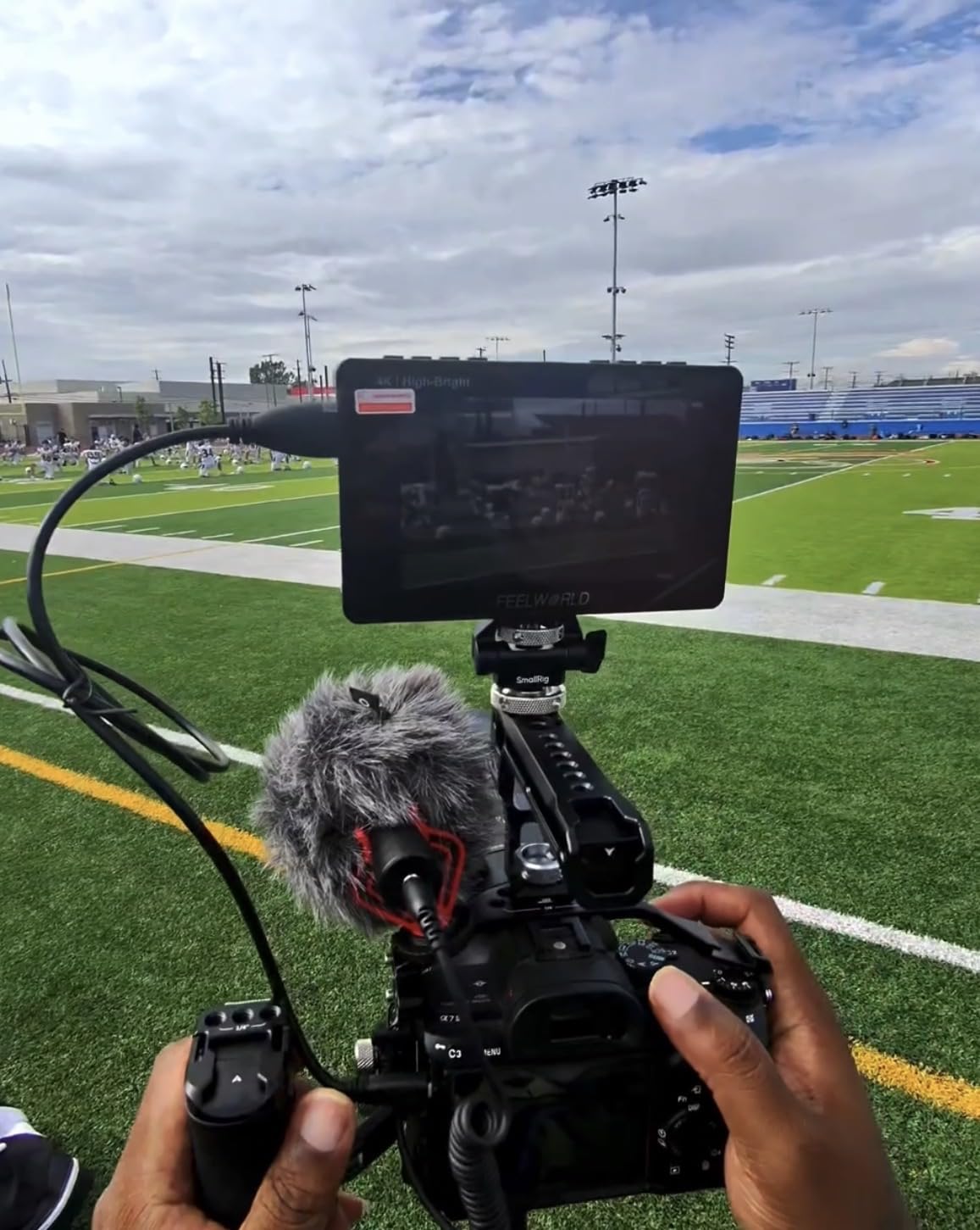 FEELWORLD F5 Prox 5.5 Inch 1600nit Field Camera Monitor Touch 4K HDMI 3D LUT Waveform for DSLR Mirrorless Camera Help Filmmakers Videographer Outdoor Accurate Focus and Expose with F750 Battery Bag customer photo 1