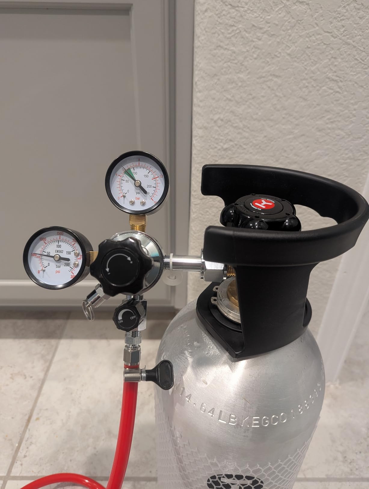 High Pressure CO2 Regulator Dual Gauge Keg Regulator 0-120PSI Output Pressure Regulator for Kegerator - CGA 320 Beer Regulator, 7/16-20 UNF Thread Fittings, Keg Regulator for Beer, Soda customer photo 2