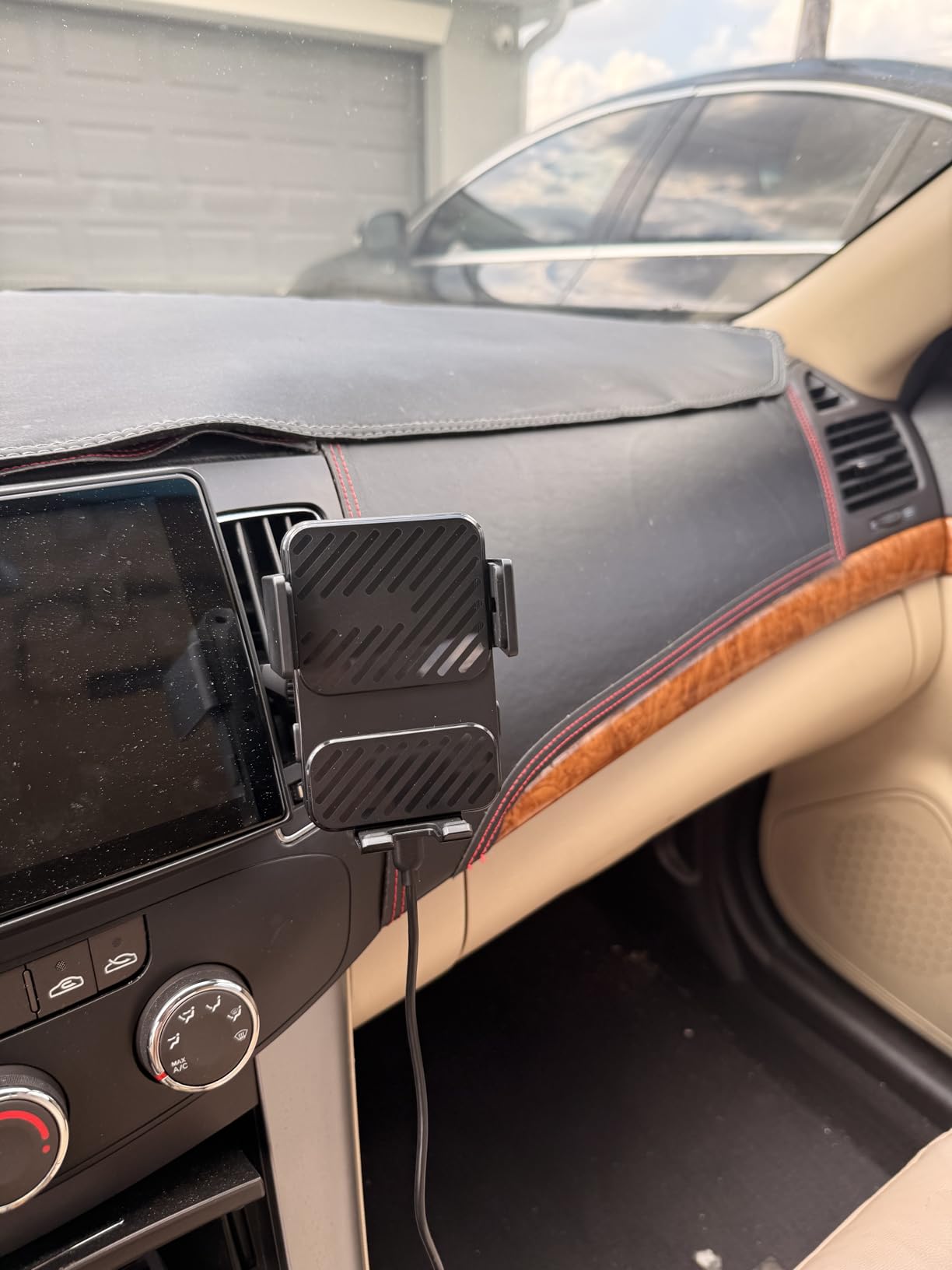 Wireless Car Charger, Phone Holders for Your Car 15W Fast Charging Auto Clamping, Air Vent Car Phone Mount for iPhone 17 16 15 14 13 Mini Pro Max XR, Samsung Galaxy S25 Ultra S24 S23 S22 S21 customer photo 2