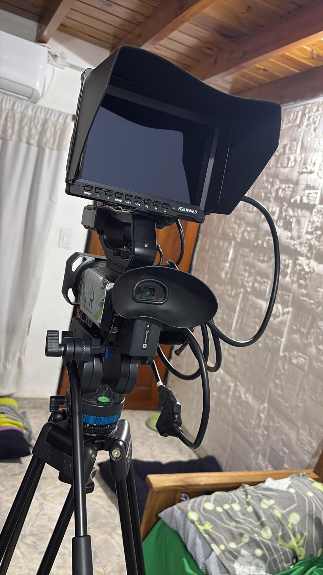 FEELWORLD FW759 7 Inch 400nit On Camera Field DSLR Monitor, 4K HDMI Input 1280x800 IPS Accurate Focus and Expose, See Clearly, Lightweight for Video Shooting Vlogging with F550 Battery and Bag customer photo 1