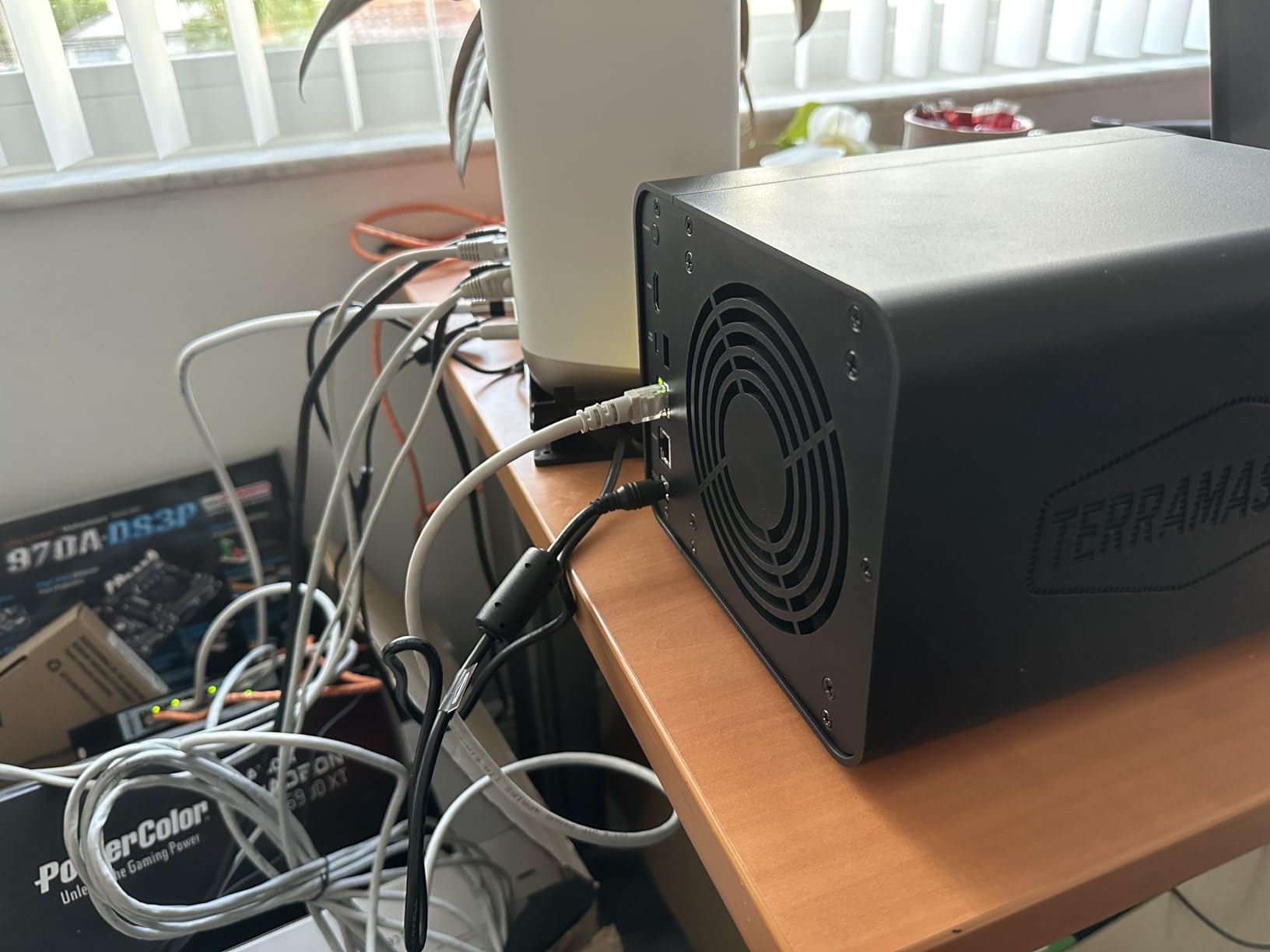 TerraMaster F4-424 Pro NAS 4-Bay, Core i3-N305 8-Core, 32GB DDR5 (Diskless) | 2.5GbE Port x 2 (Diskless) customer photo 2