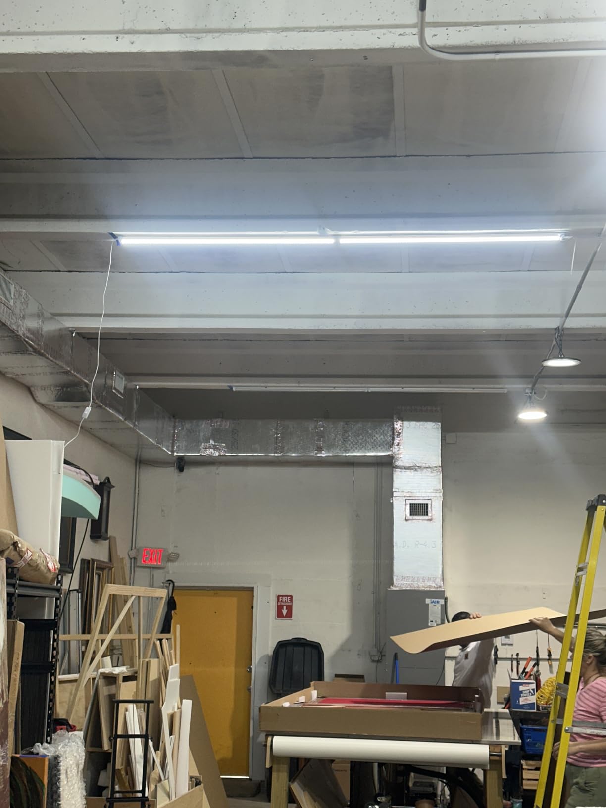 XLNYUUI Led Shop Lights, 4FT LED Light 50W 6500K 7000LM Led Daylight, Garage Light Linkable Clear Cover Integrated V-Shape for Garage Warehouse Workbench Workshop (2-Pack) customer photo 1