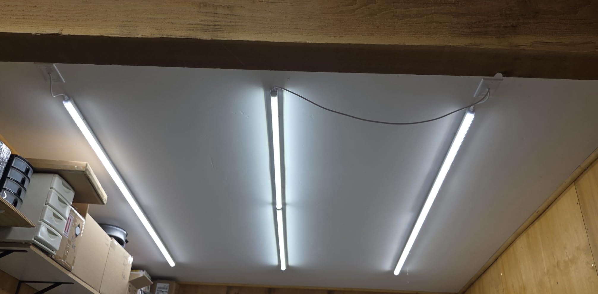 XLNYUUI Led Shop Lights, 4FT LED Light 50W 6500K 7000LM Led Daylight, Garage Light Linkable Clear Cover Integrated V-Shape for Garage Warehouse Workbench Workshop (2-Pack) customer photo 2