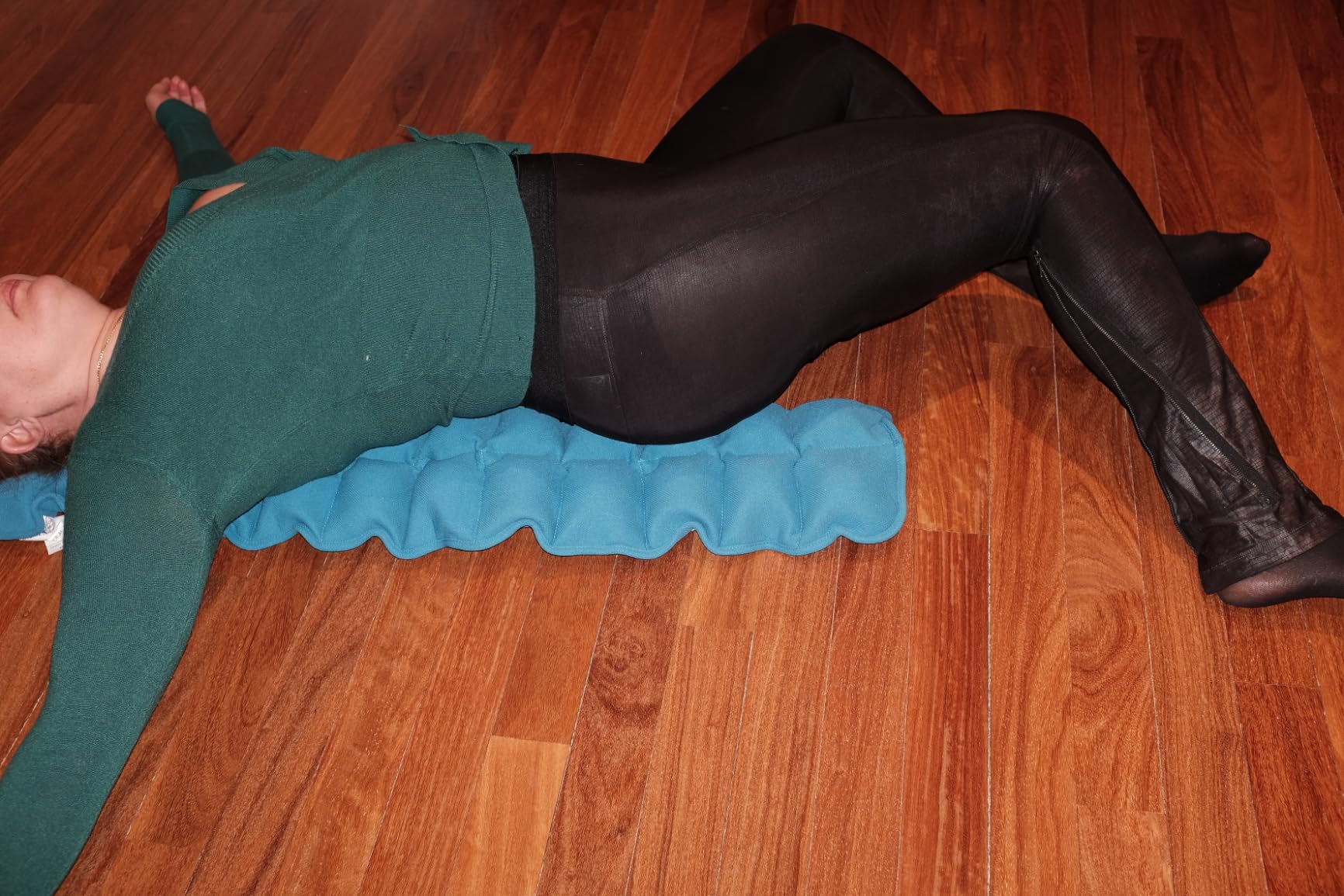 Halo Spine Stretcher for Back Pain Relief, Full Back Decompression, Upper and Lower Back Stretcher, Spine Alignment, and Deep Tissue Acupressure Therapy with 24 Massage Balls customer photo 1