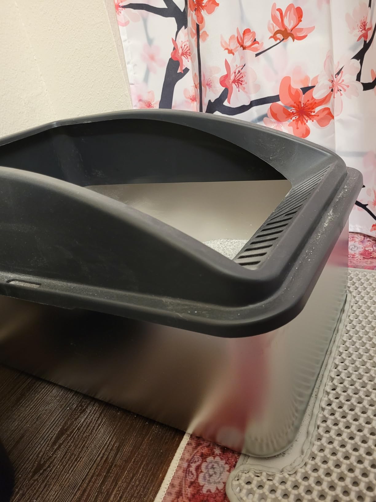 AIPERRO Stainless Steel Litter Box | XL Enclosed Cat Litter Boxes with Lid | High Sided Metal Litter Box for Big Cats | Anti-Urine Leakage | Non-Stick & Easy to Clean | Includes Litter Mat & Metal Scoop customer photo 1
