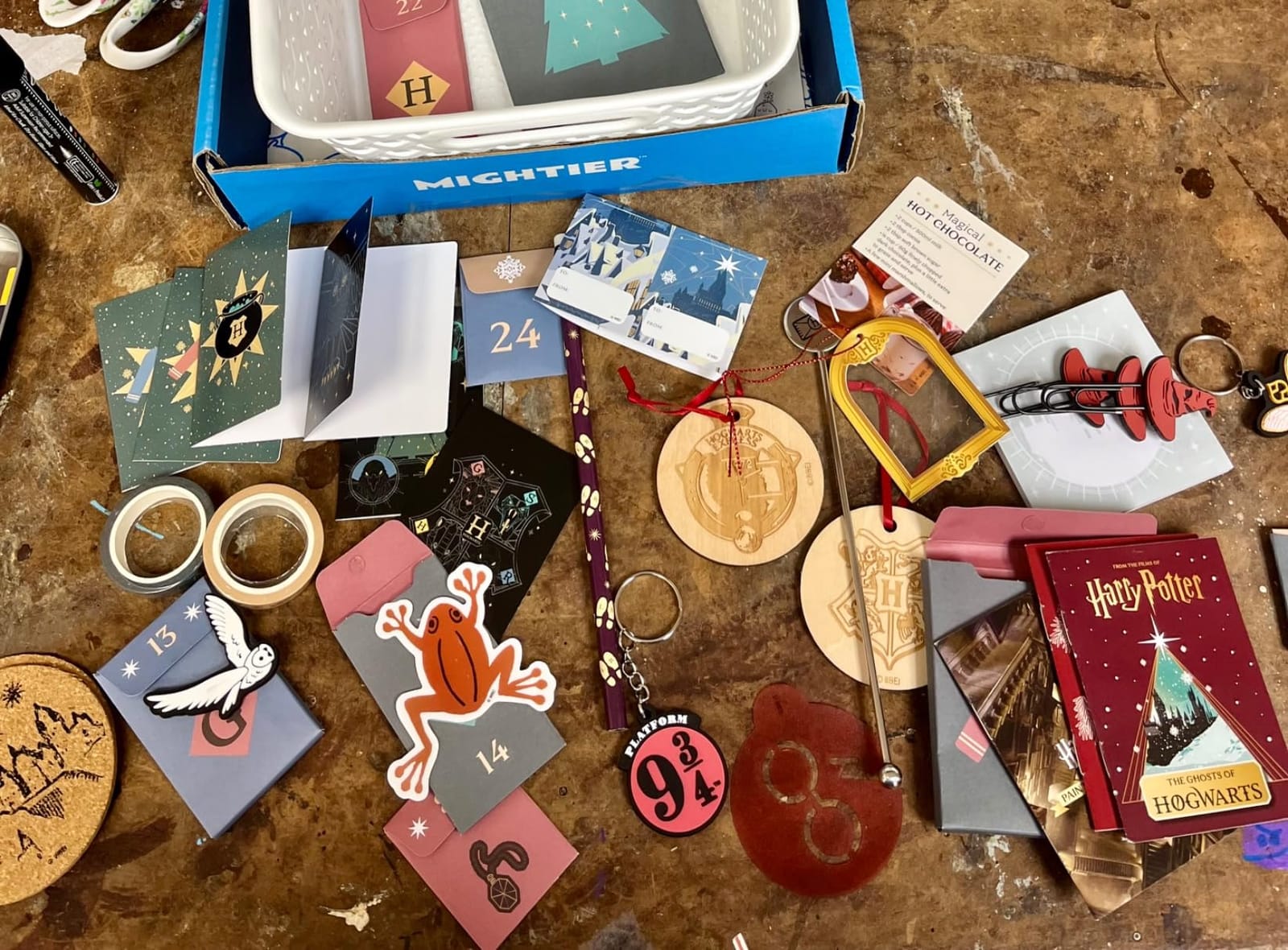 Harry Potter Official Advent Calendar Hogwarts Seasonal Surprises: 25 Days of Gifts, with Stationery, Key Chains, Washi Tapes and More! customer photo 1