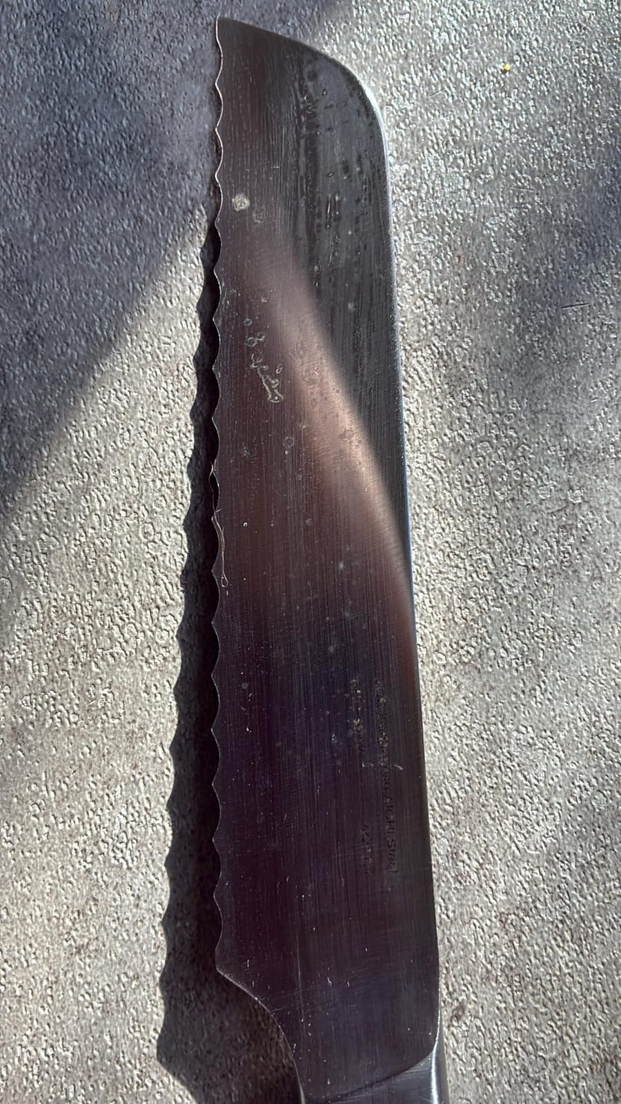 Misen Serrated Bread Knife - High-Carbon Japanese AUS8 Steel - Perfect for Soft Foods, Bread, Pastries, and Fruits - Versatile Slicer, Razor-Sharp Edge, Durable Blade, Ergonomic Handle - 5