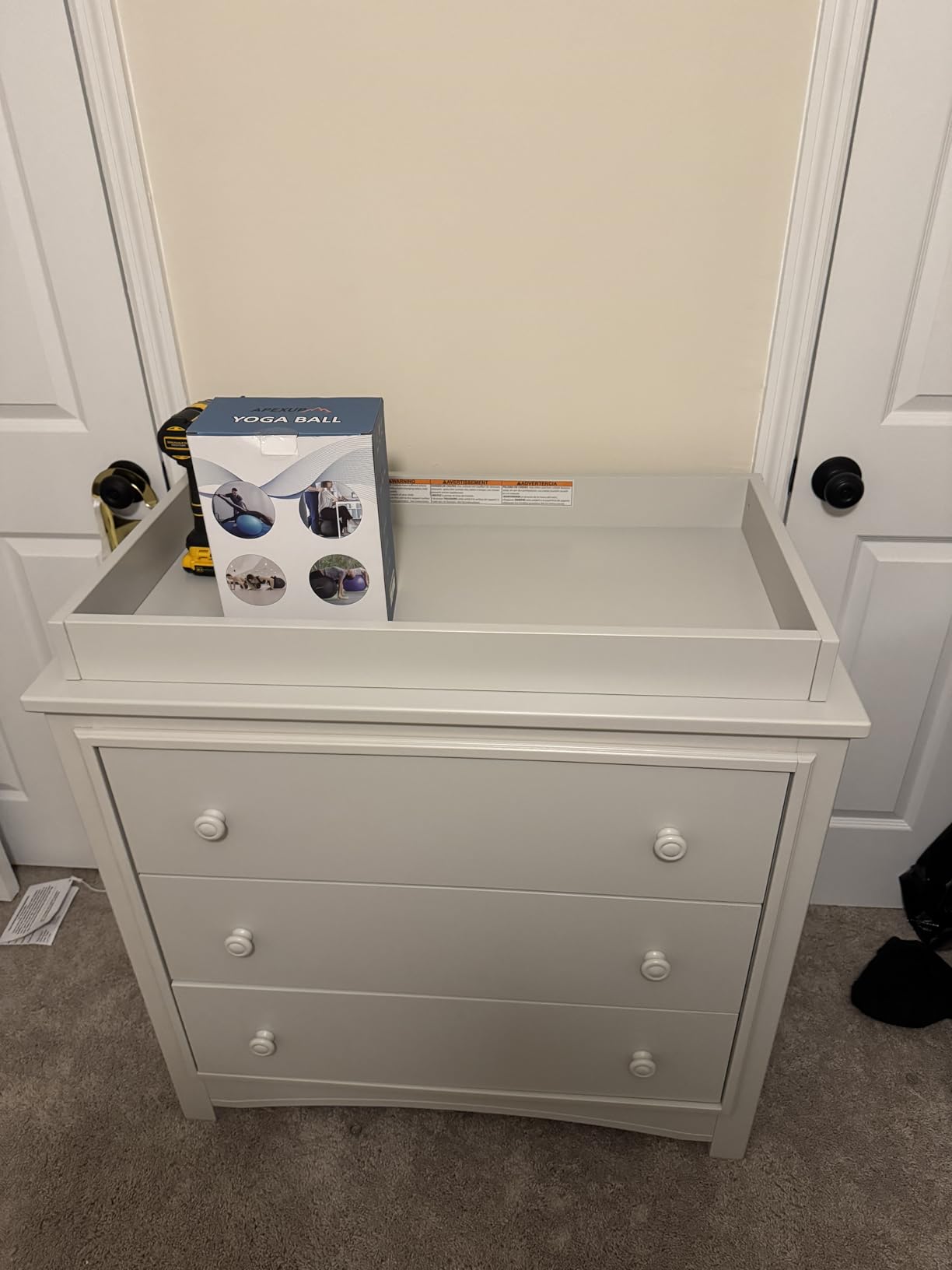 Delta Children Perry 3 Drawer Dresser with Changing Top and Interlocking Drawers, Walnut Espresso customer photo 1