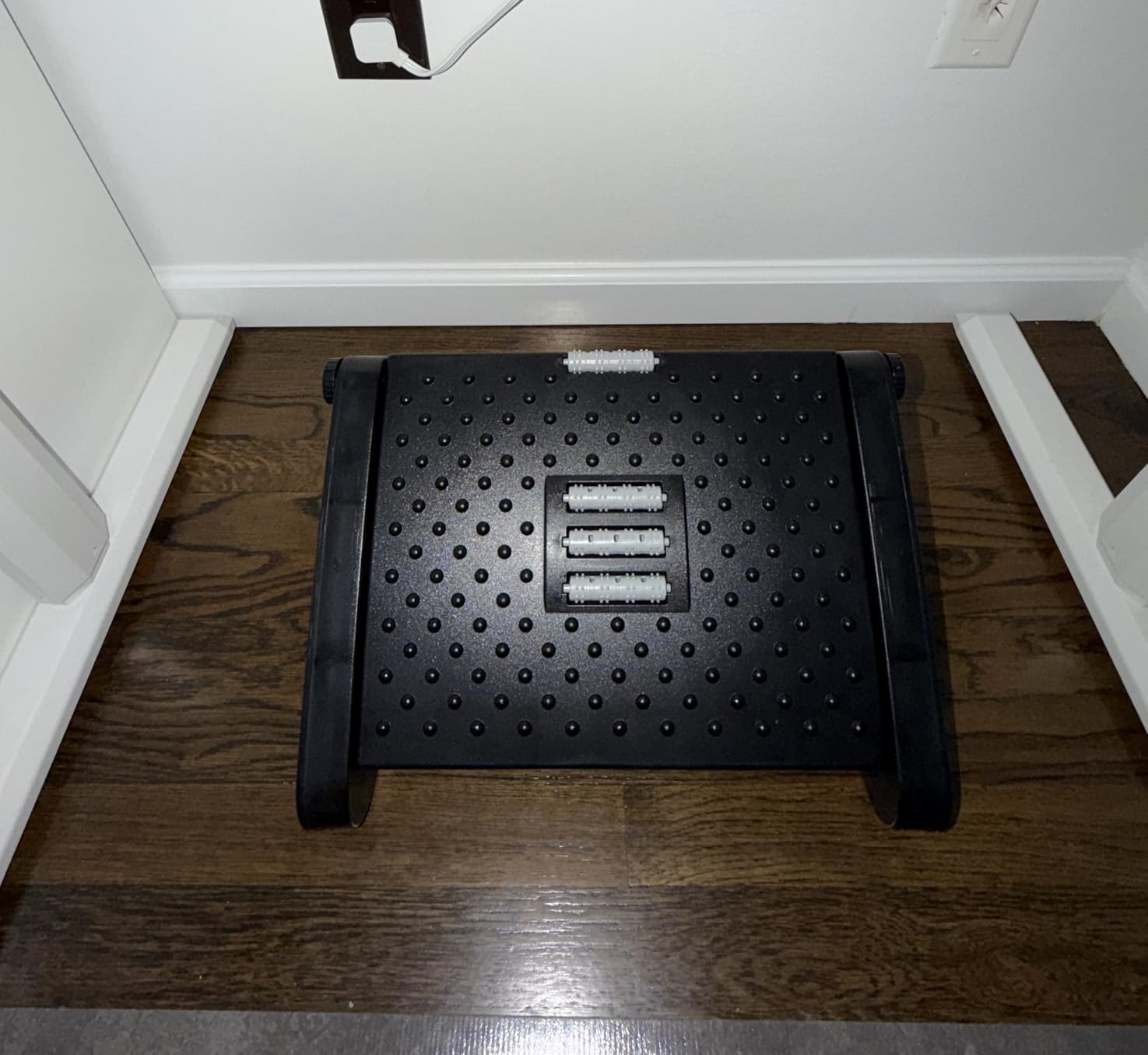 CasaZenith Foot Rest, Six Heights Adjustable Foot Rest Under Desk at Work - Ergonomic Foot Stool with Foot Massage Roller - Black customer photo 2