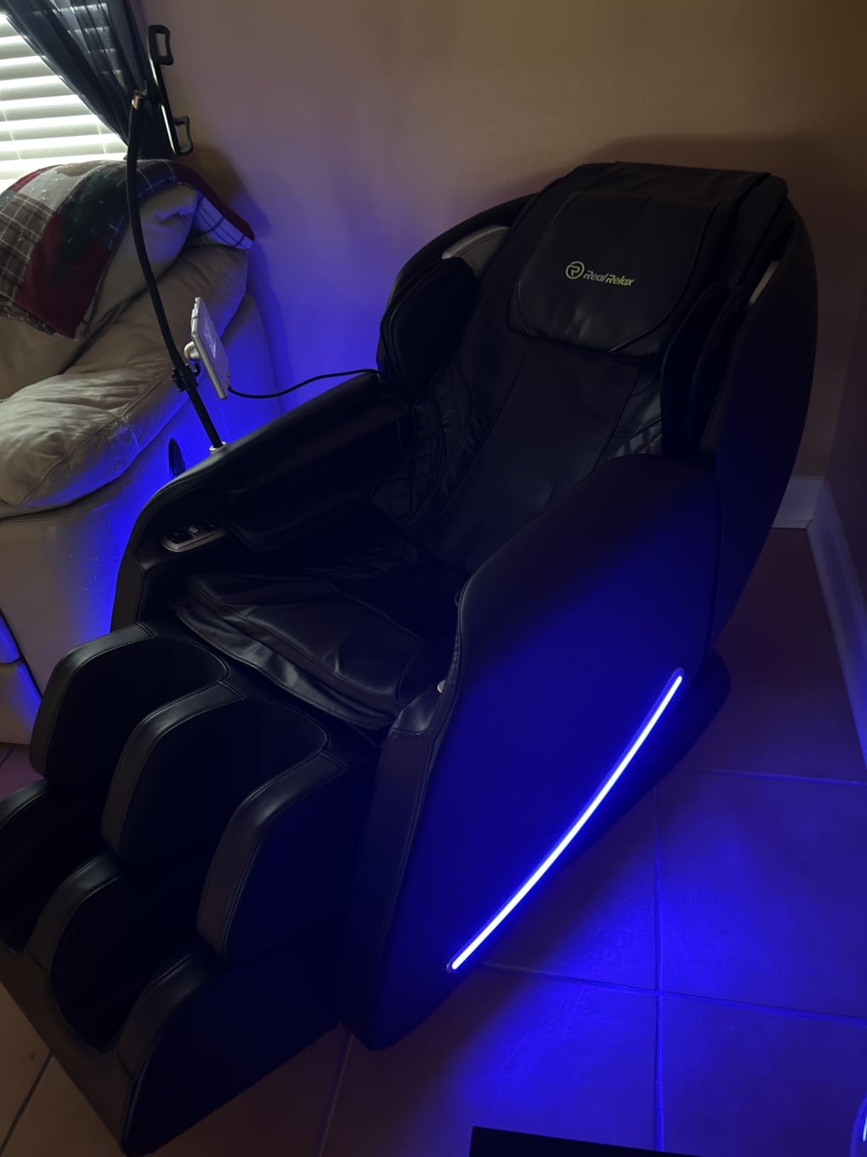 Real Relax Massage Chair Full Body with Unique Phone Controller,Heart and Blood Measurement, Zero Gravity 3D SL-Track Recliner with APP Control, Child Lock,Pause Button, Back Pad, Favor-06, Dark Brown customer photo 1