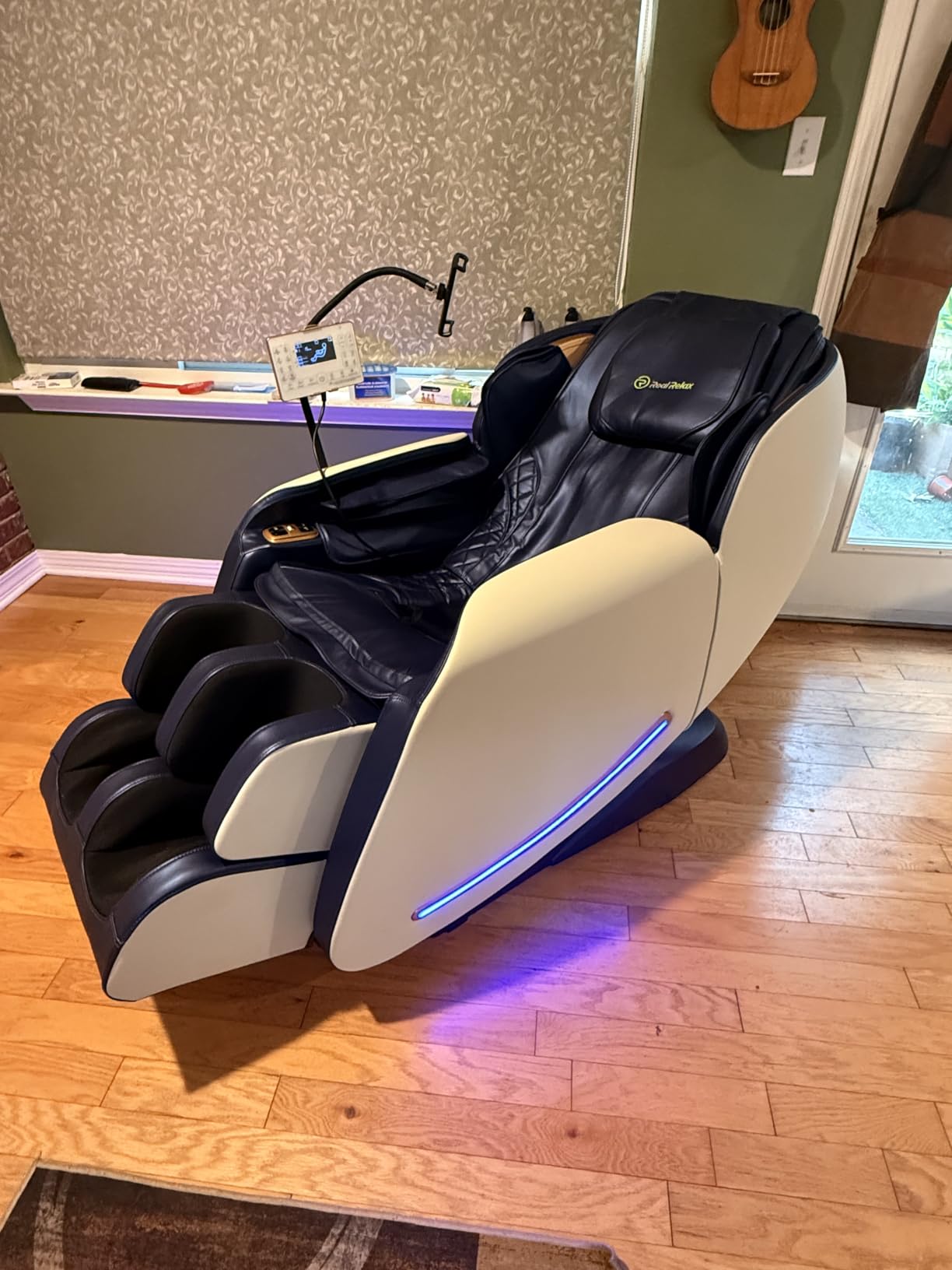 Real Relax Massage Chair Full Body with Unique Phone Controller, Zero Gravity 3D SL-Track Recliner with APP Control, Child Lock, Pause Button, Favor-06, Black customer photo 2