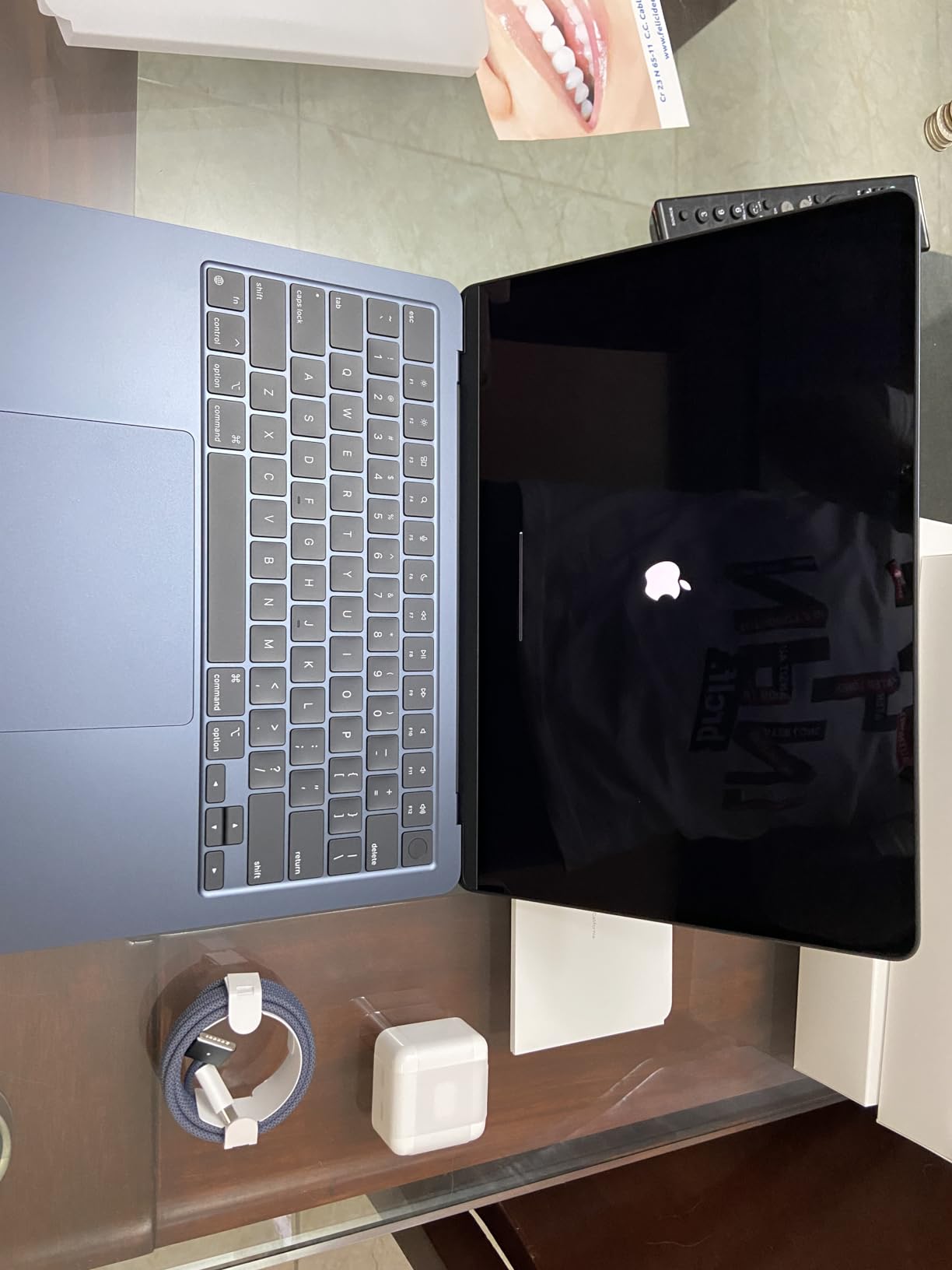 2024 MacBook Air 13-inch Laptop with M3 chip: Built for Apple Intelligence, 13.6-inch Liquid Retina Display, 16GB Unified Memory, 512GB SSD Storage, Backlit Keyboard, Touch ID; Starlight customer photo 1