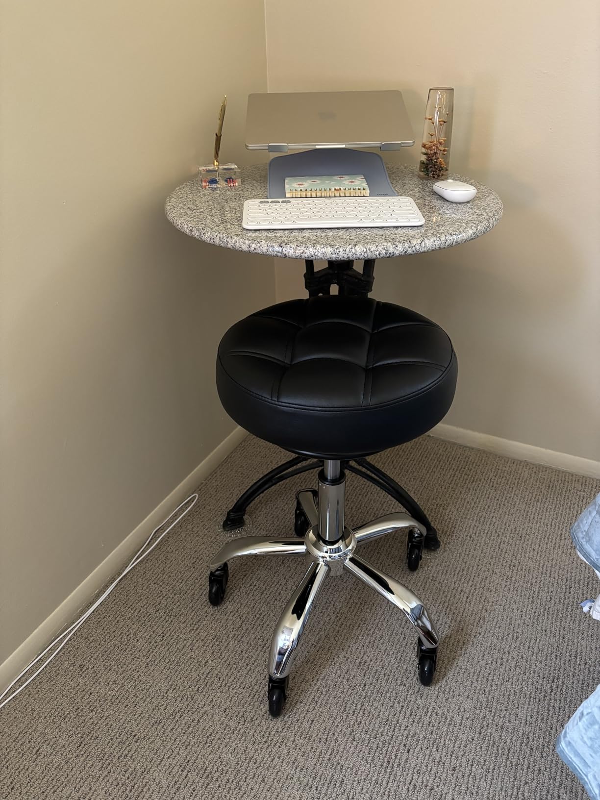 Rolling Stool Heavy Duty 400lb: Super Soft Seat Cushion,360° Swive,Height Adjustability,No Squeaky Noises,No Tip Over, New Upgraded Salon stool Chair, for Tattoo Facial Massage Spa Medical (Black) customer photo 1
