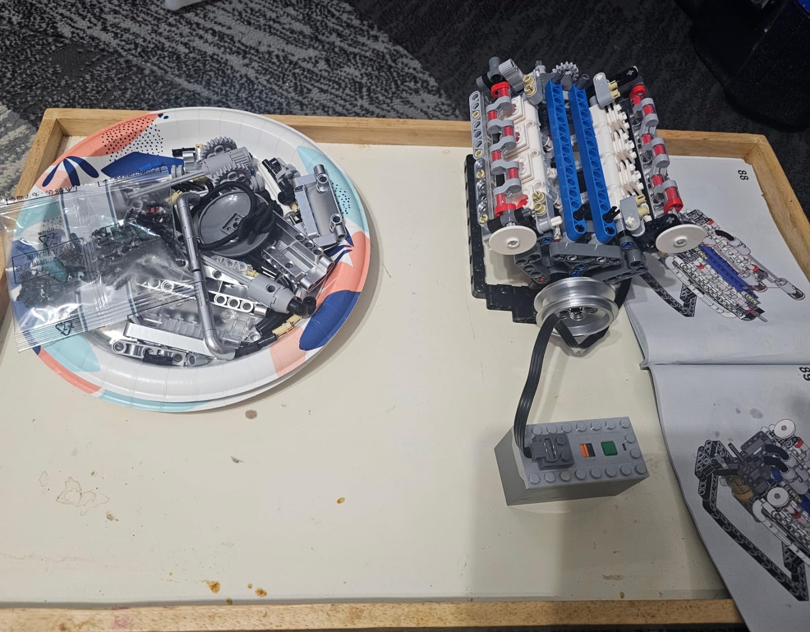 Mould King V8 Engine Building Blocks Sets, MOC Scale Model Kit with Battery Box and Motor, Collectible Set for Adults, Construction Toys Gifts for Friends Men Teen Youths (535 Pcs) customer photo 1