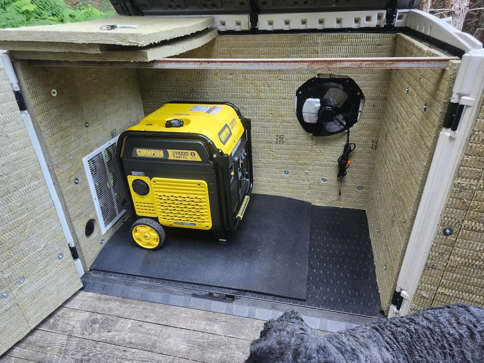 Champion 11,000-Watt Wireless Remote Start Portable Inverter Generator customer photo 1