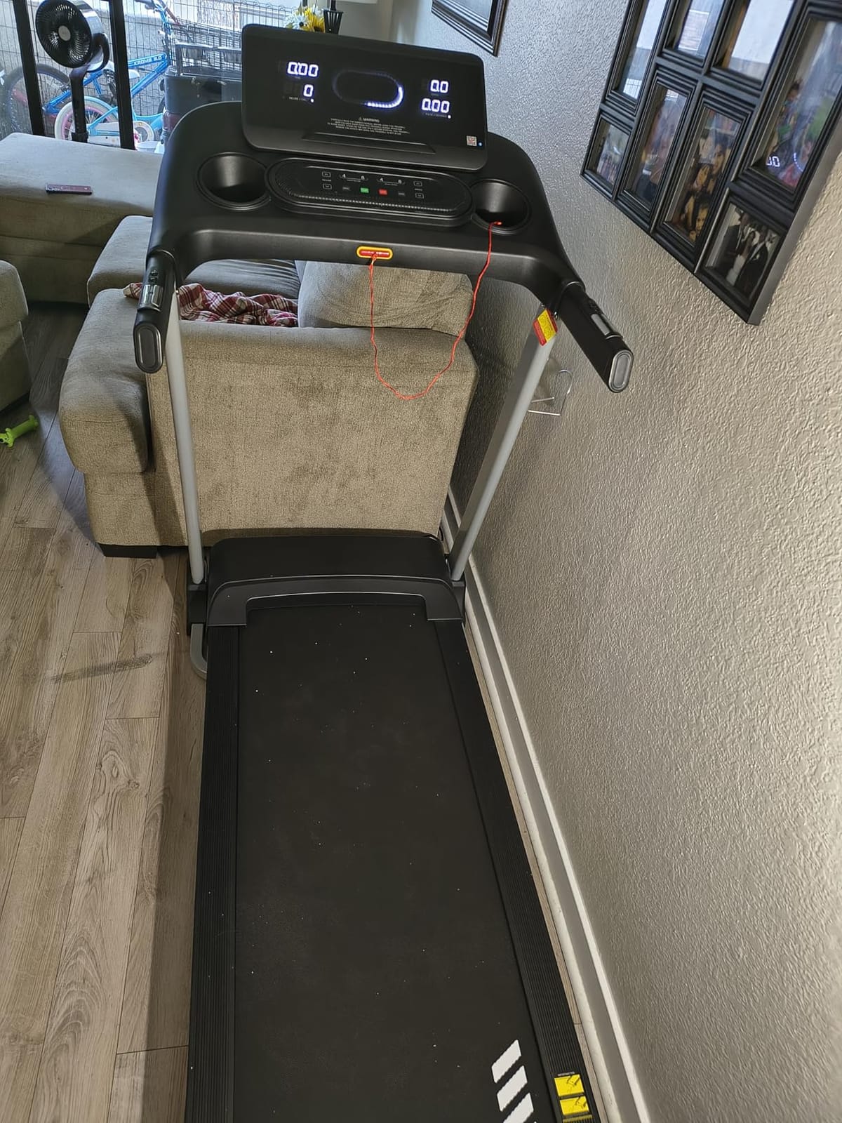 HUAGEED Treadmills for Home, 18% Auto Incline, Heavy Duty 400LBS Capacity | Quiet 3.5 HP Motor; 36 Workout Programs; Extra-Wide Running Belt; Walking & Running Exercise;Smart Bluetooth Connectivity customer photo 2