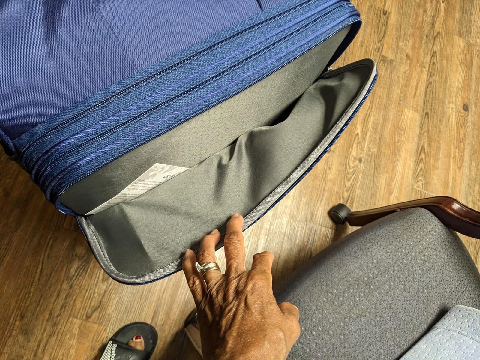 Hanke Luggage Set, 3 Piece 20/24/28 Inch Suitcases with Garment Compartment customer photo 2