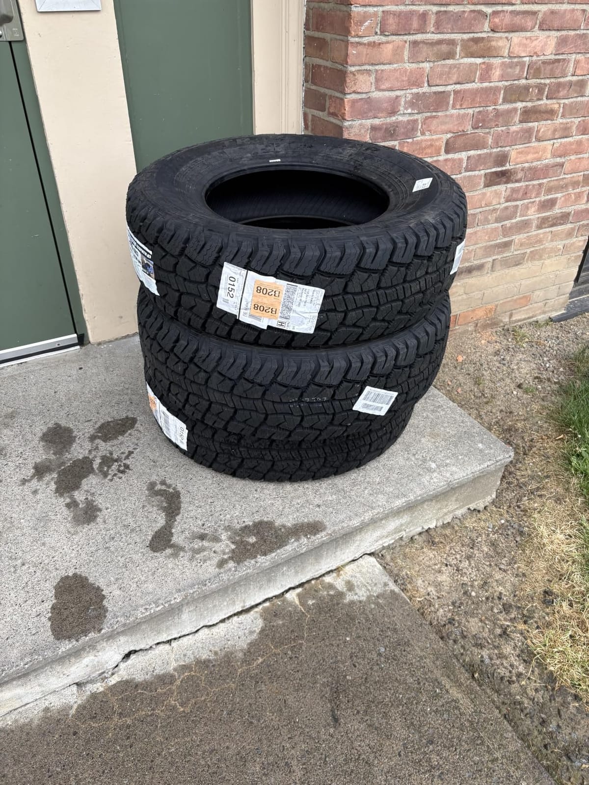 Set of 4 Travelstar Ecopath AT All Terrain 275/55R20 113T SUV Radial Tire | Three-year Road Hazard Warranty Included customer photo 2