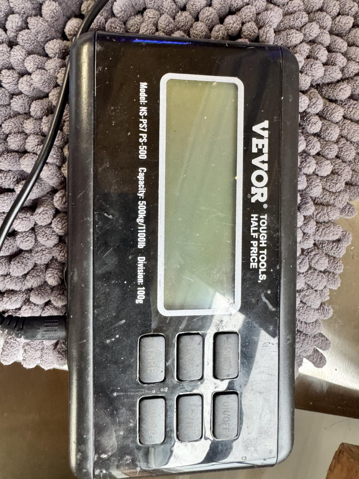VEVOR 880Lbs x 0.2Lbs Livestock Scale Shipping Scales Large Platform 40.6x20.9Inch Stainless Steel Vet Scale Industrial Floor Scale Large Animal Dog Pig Scale Goat Weight Scale Pet Digital Scale customer photo 2