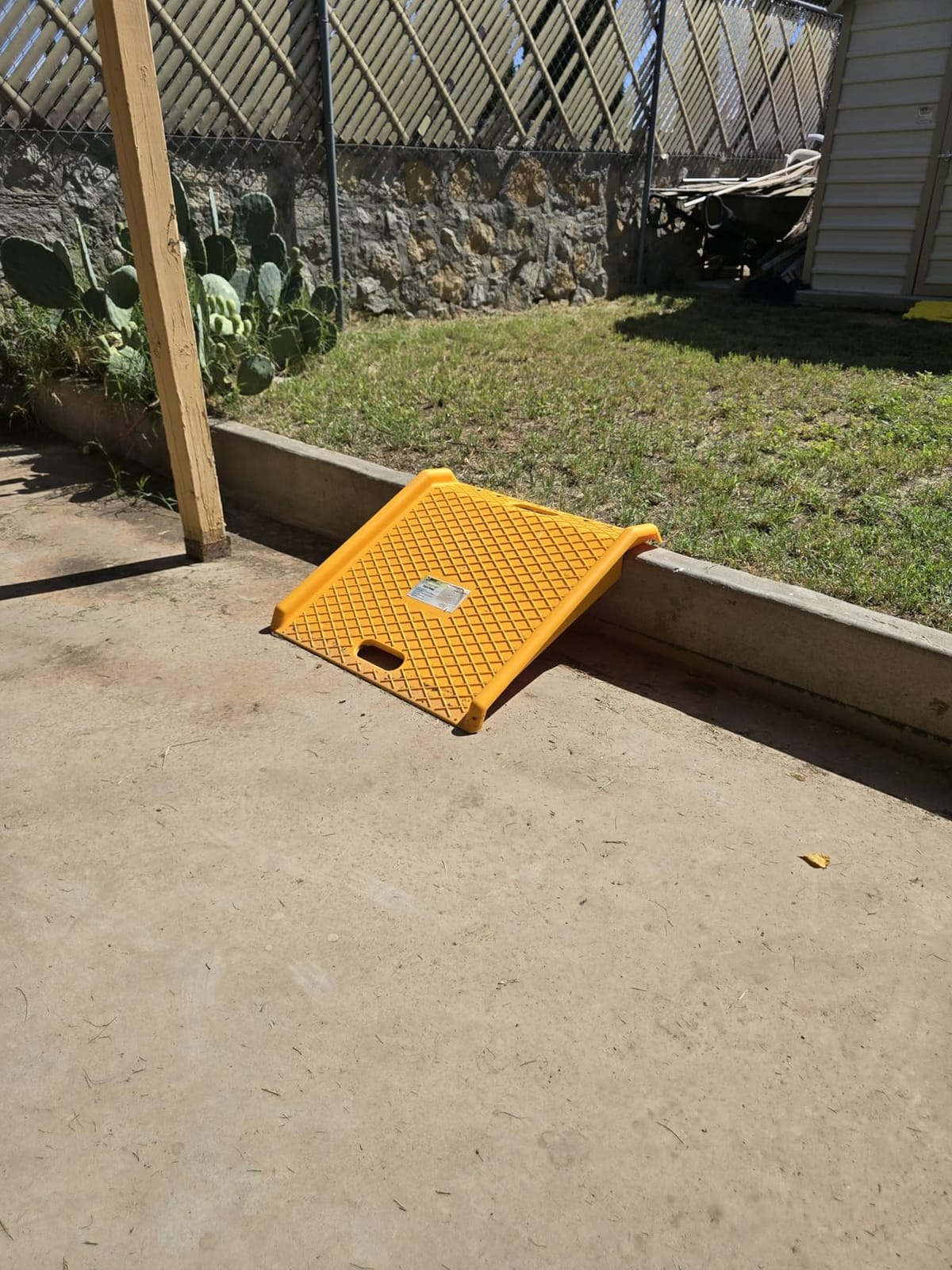 MaxxHaul Portable Curb Ramp 1000 lbs Capacity Heavy Duty Polypropylene Loading Ramp for Furniture Dolly Hand Truck and Moving Cart Non-Slip Threshold Ramp for Driveway and Steps (50962) customer photo 2