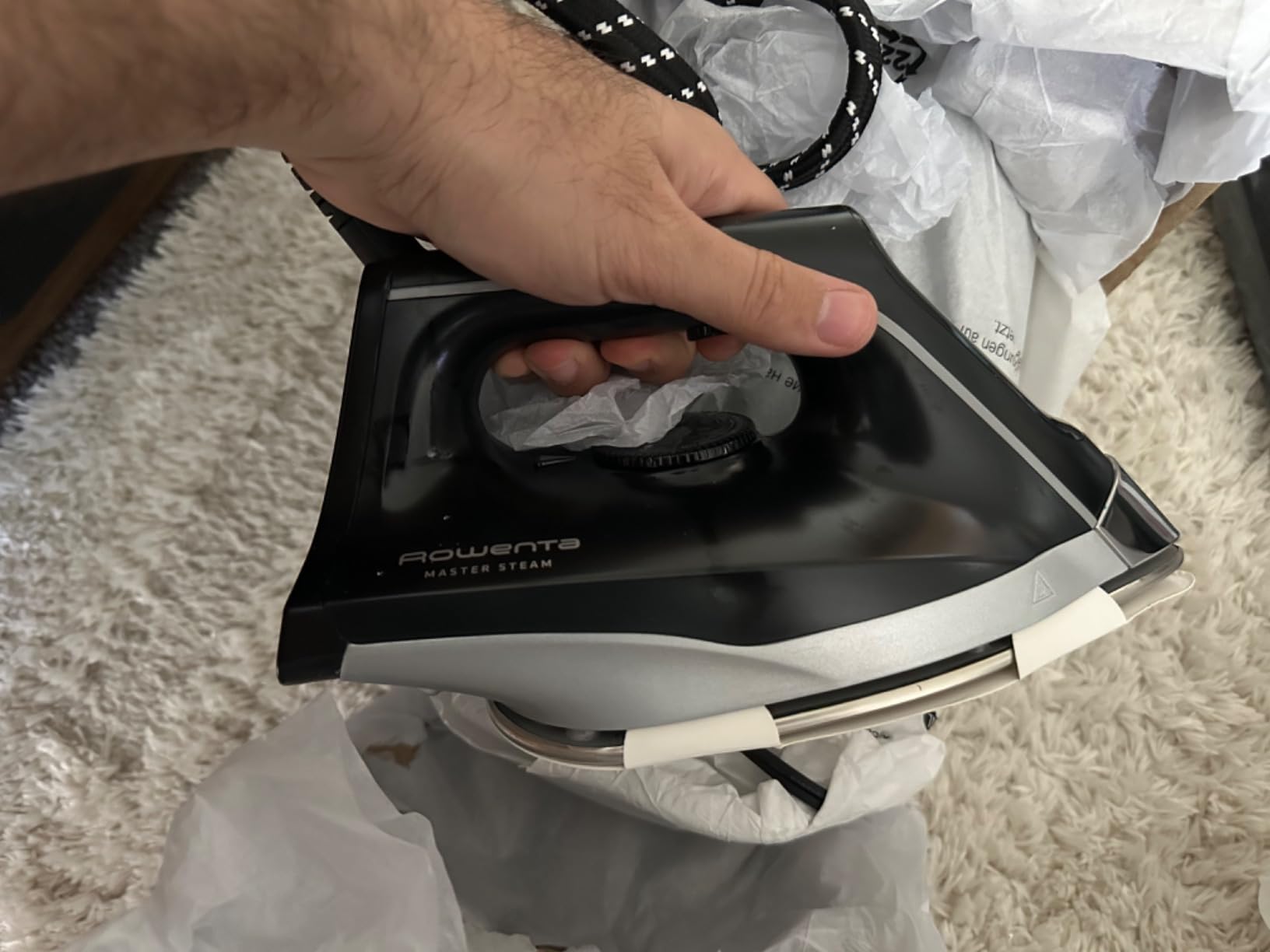 Rowenta Iron Steamer for Clothes Master Steam Station, Professional Steam Iron for Clothes with Stainless Steel Soleplate, 57 Oz, 400 Microsteam Holes, Built-In Pump, 1750 Watts, Black/Green, VR8338 customer photo 2