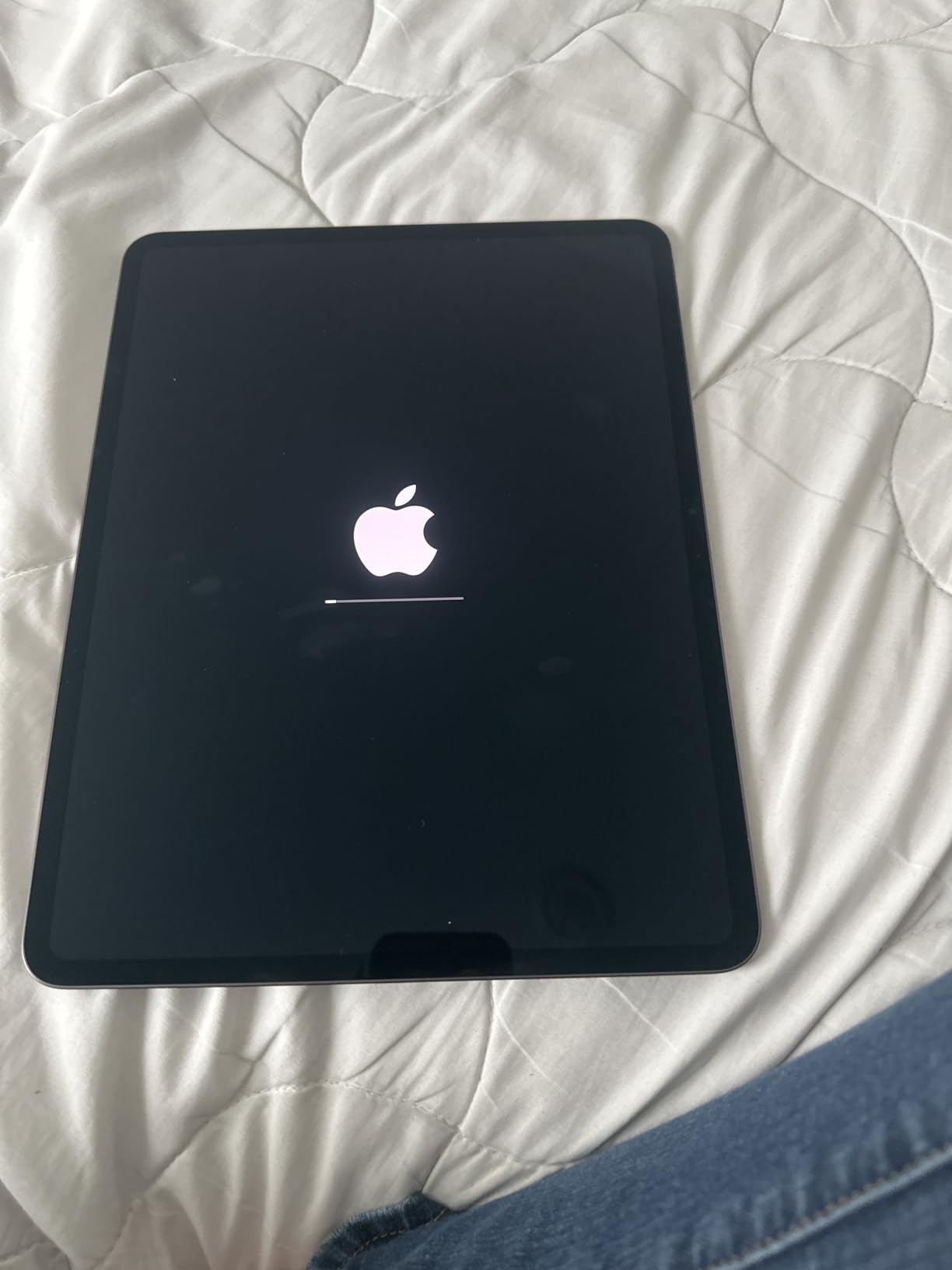 Apple iPad Pro 13-Inch (M4) Built for Apple Intelligence, Ultra Retina XDR Display, 512GB, 12MP Front/Back Camera, LiDAR Scanner, Wi-Fi 6E, Face ID, All-Day Battery Life customer photo 1
