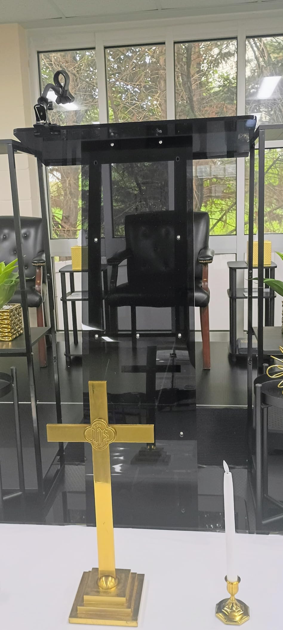 VEVOR Acrylic Podium, 47