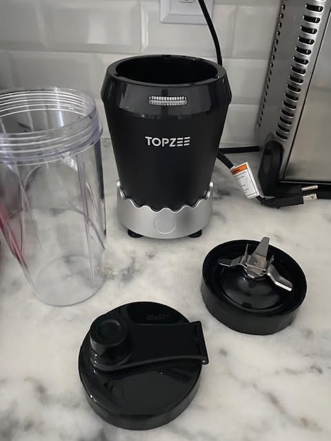 TOPZEE Personal Smoothie Blender, 1000W Single-Serve Blender with 24oz To-Go Cup, Twist-On Start/Stop, for Protein Shakes & Smoothies, Compact Countertop Blender, Black customer photo 1