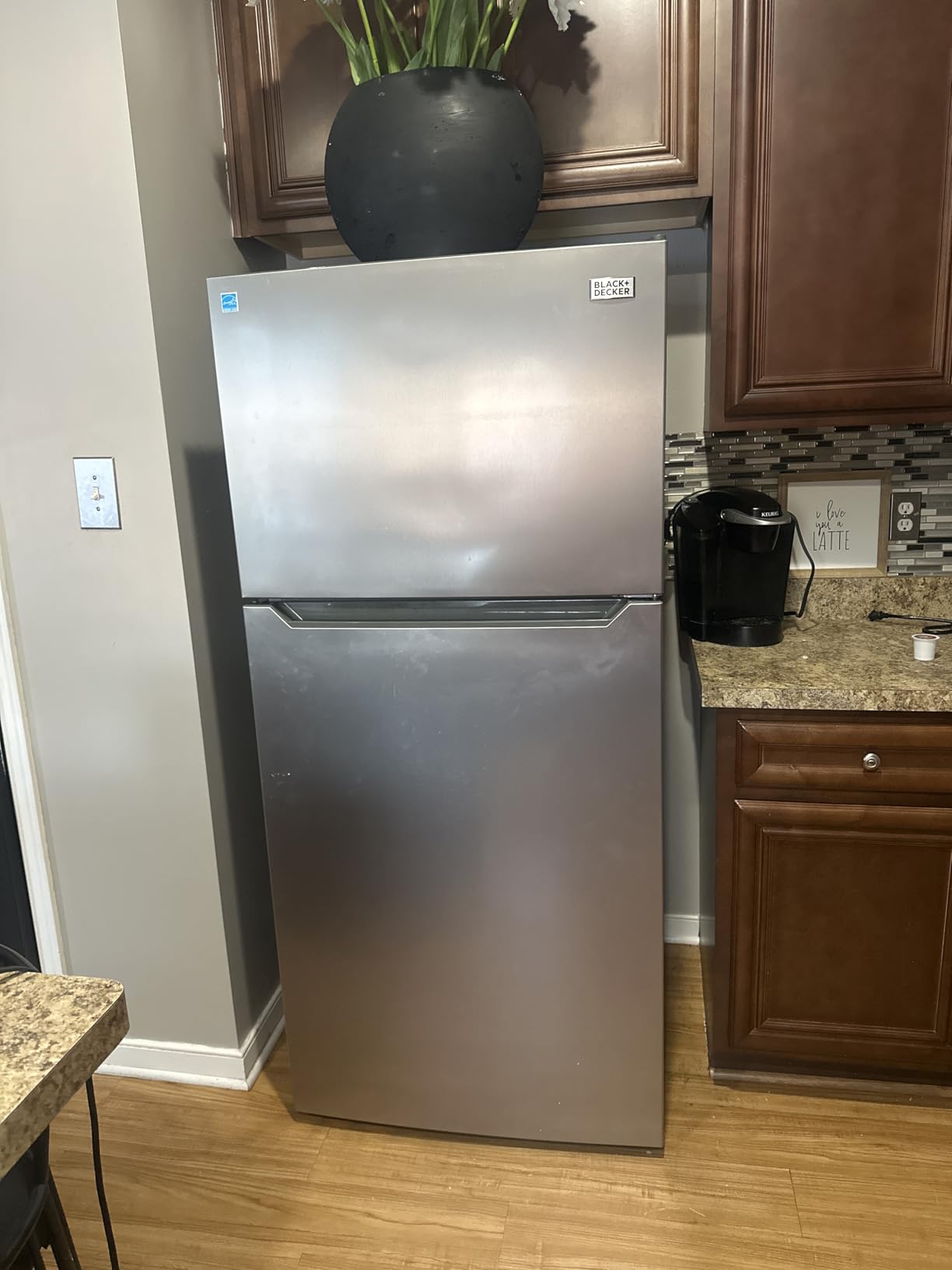 BLACK+DECKER 18.1 Cu. Ft. Top Mount Refrigerator with Ice Maker, BR1810HIMB | 2-Door Refrigerator with Top Freezer, Freezer with Icemaker and Adjustable Temperature Control, Energy Star customer photo 2
