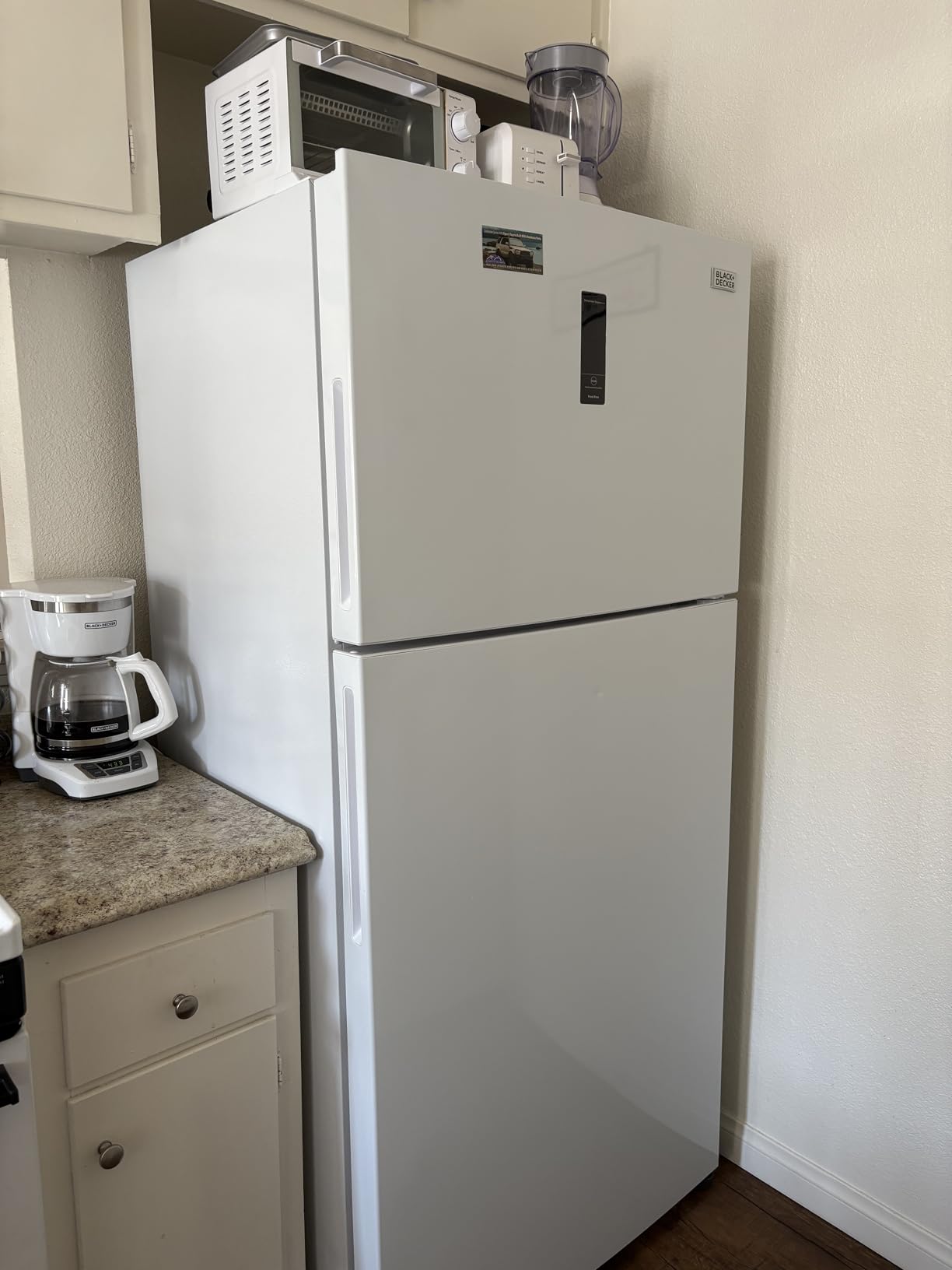 BLACK+DECKER 16.4 Cu. Ft. Top Mount Refrigerator, BR1640KS, Stainless Look | 2 Door Fridge with Top Freezer and Separate Temperature Controls, Auto Defrost, Full Size for Homes and Apartments customer photo 1