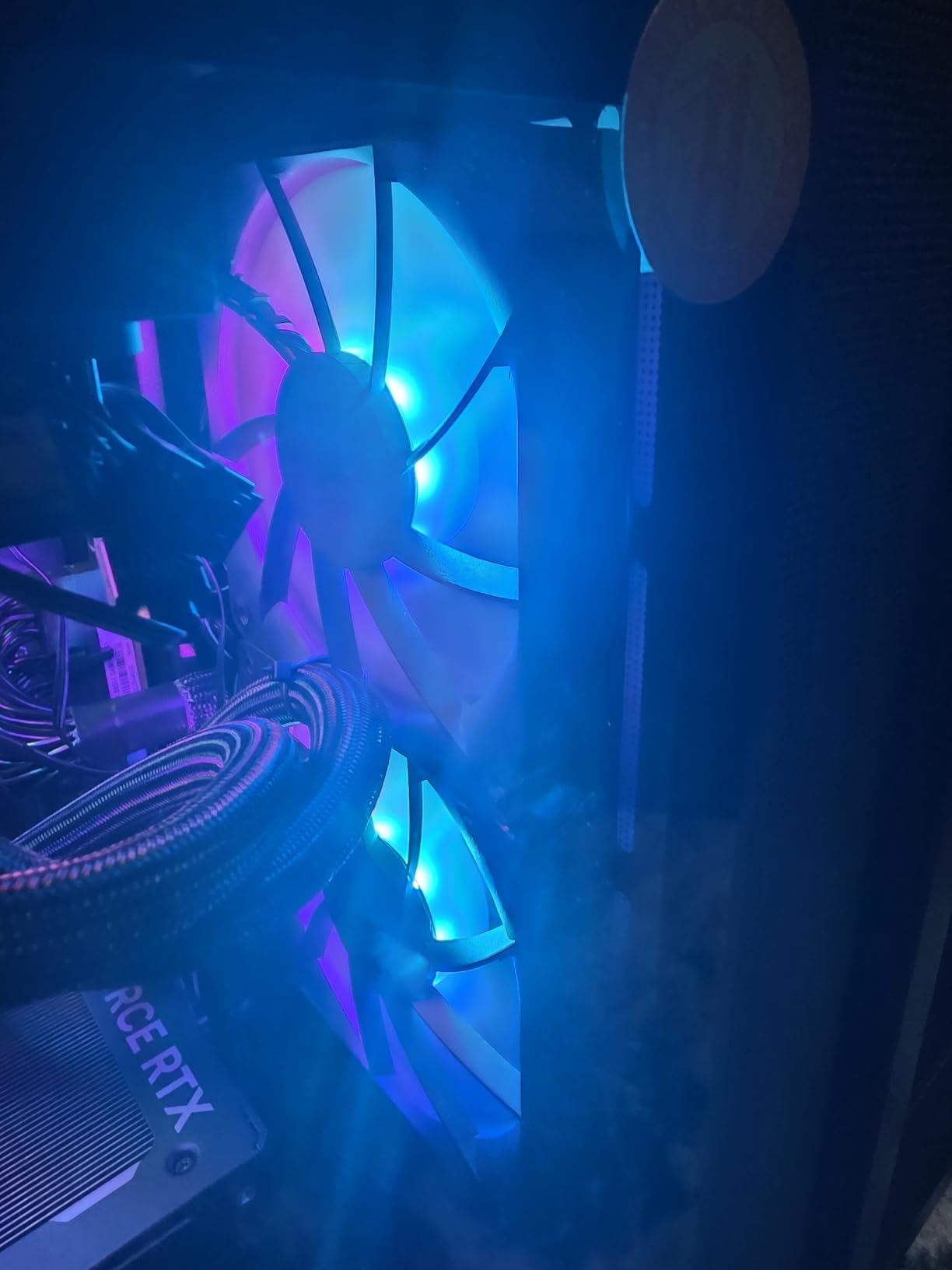 CORSAIR RS120 ARGB 120mm PWM Fans - Daisy-Chain Connection - Low-Noise - Magnetic Dome Bearing - Triple Pack - Black customer photo 2