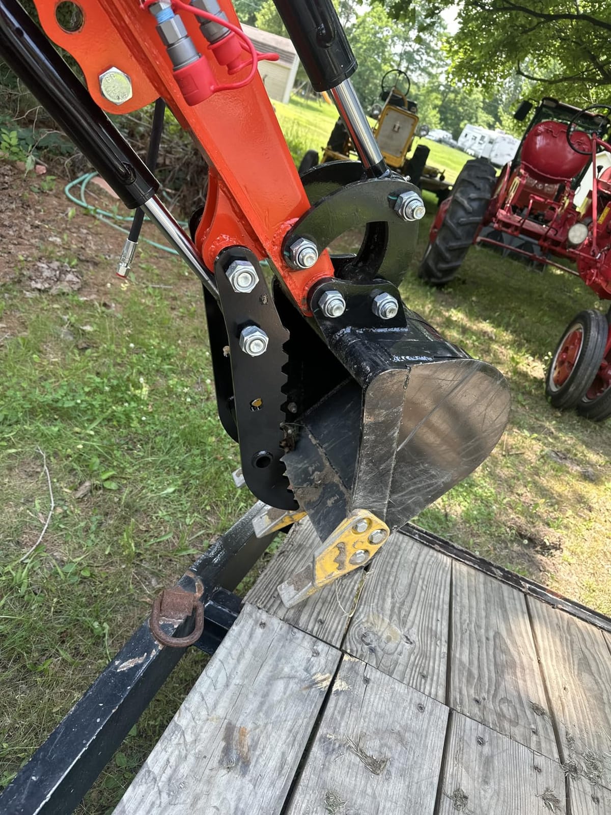 Hydraulic Thumb Clip for Mini Excavators, with 2*M14 Hoses and Screws, Small Digger Attachments fit Most of up to 2 tons customer photo 1