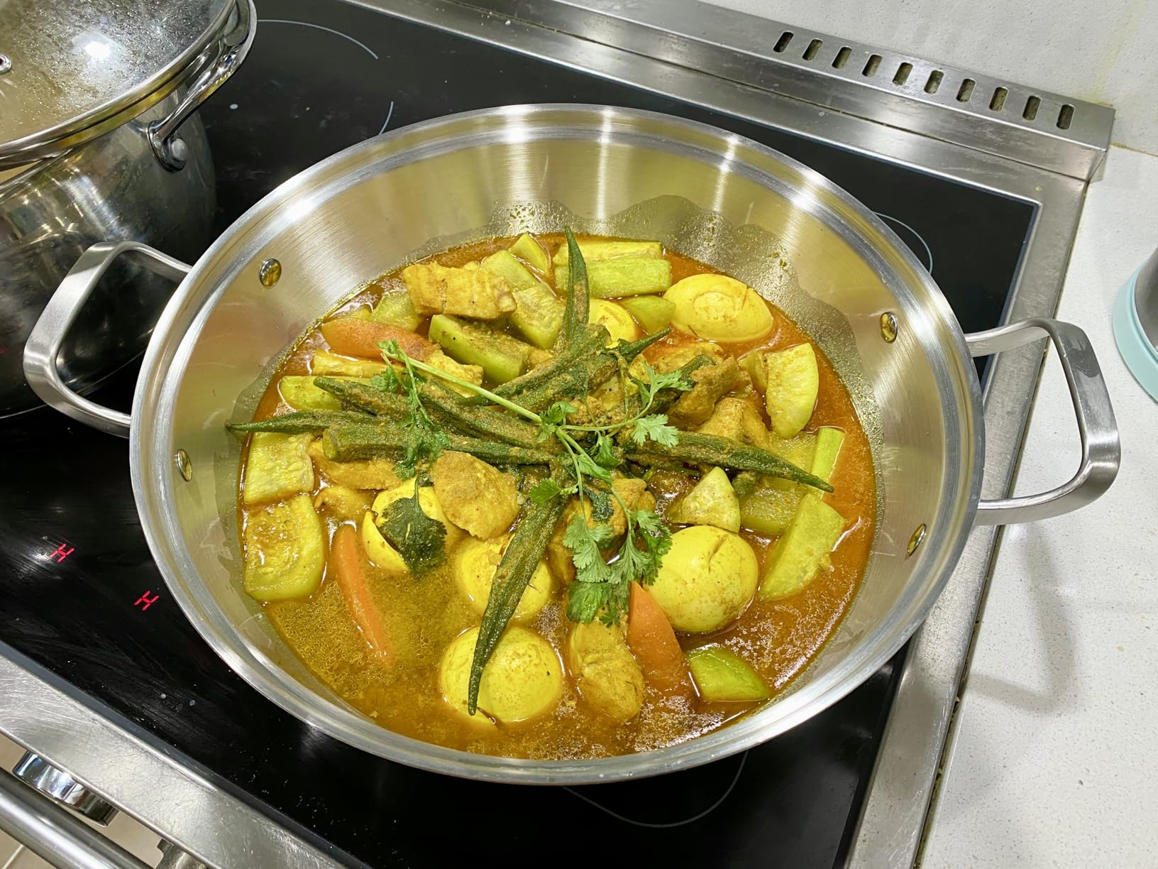 Delarlo Tri-Ply Stainless Steel Hot Pot 14 inch Everyday pan With lid, 7QT customer photo 1