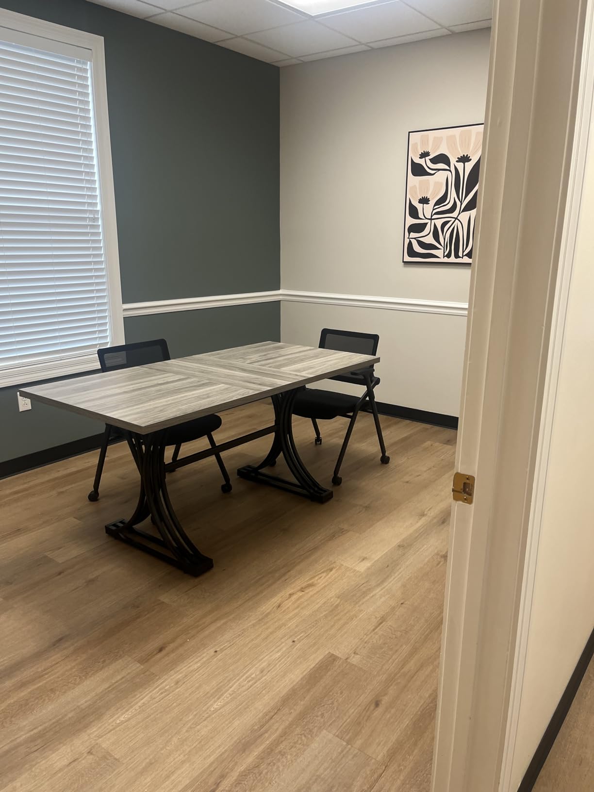 Tribesigns 5FT Small Conference Table for 4 to 6, Modern Meeting Table with Strong Metal Frame for Office Meeting Conference Room customer photo 1