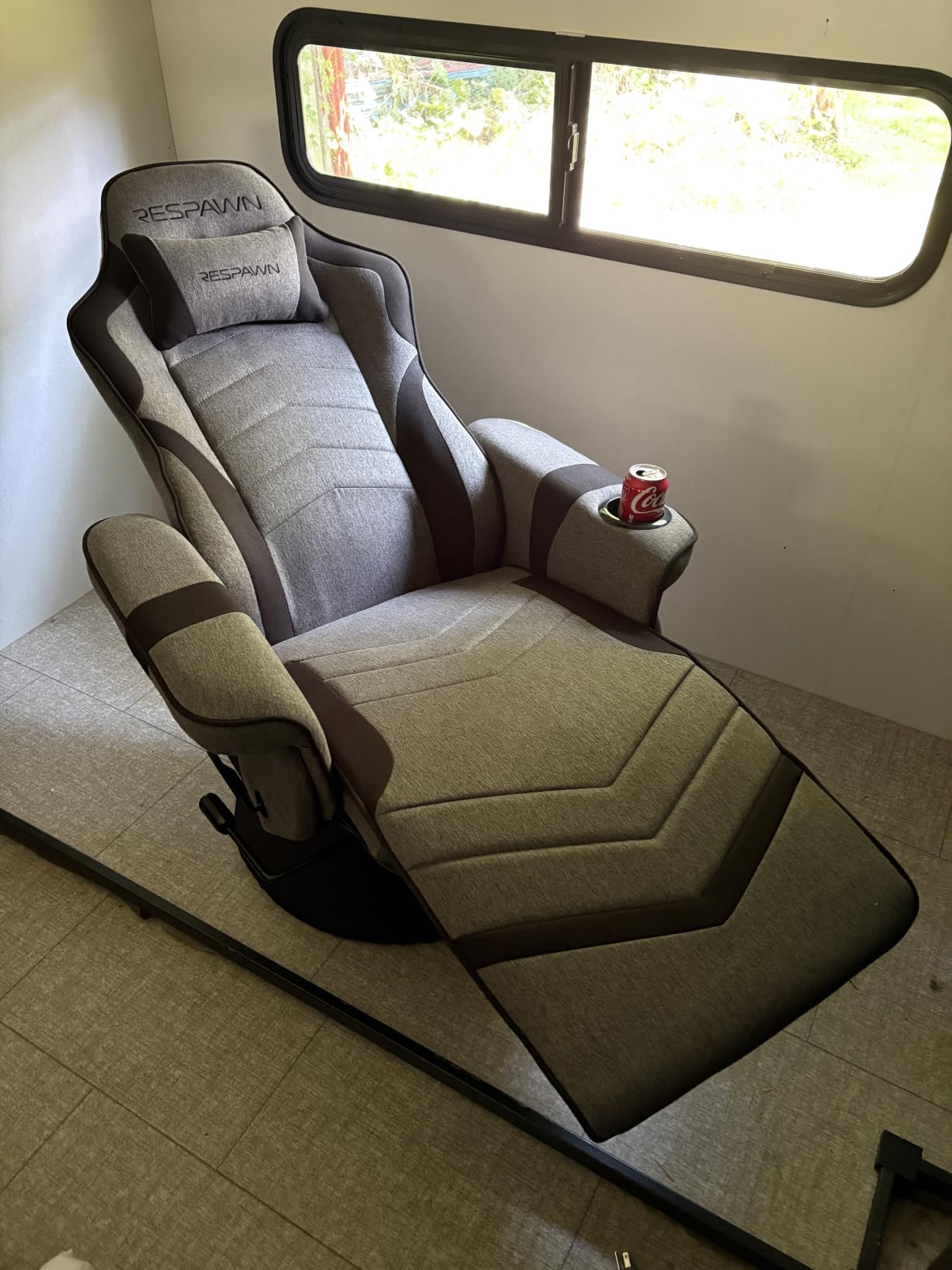 RESPAWN 900 Gaming Recliner Chair with Footrest, Cup Holder and Swivel | Ergonomic gaming recliner with footrest, cup holder, lumbar support, 135° recline & 360° swivel for console gaming customer photo 2