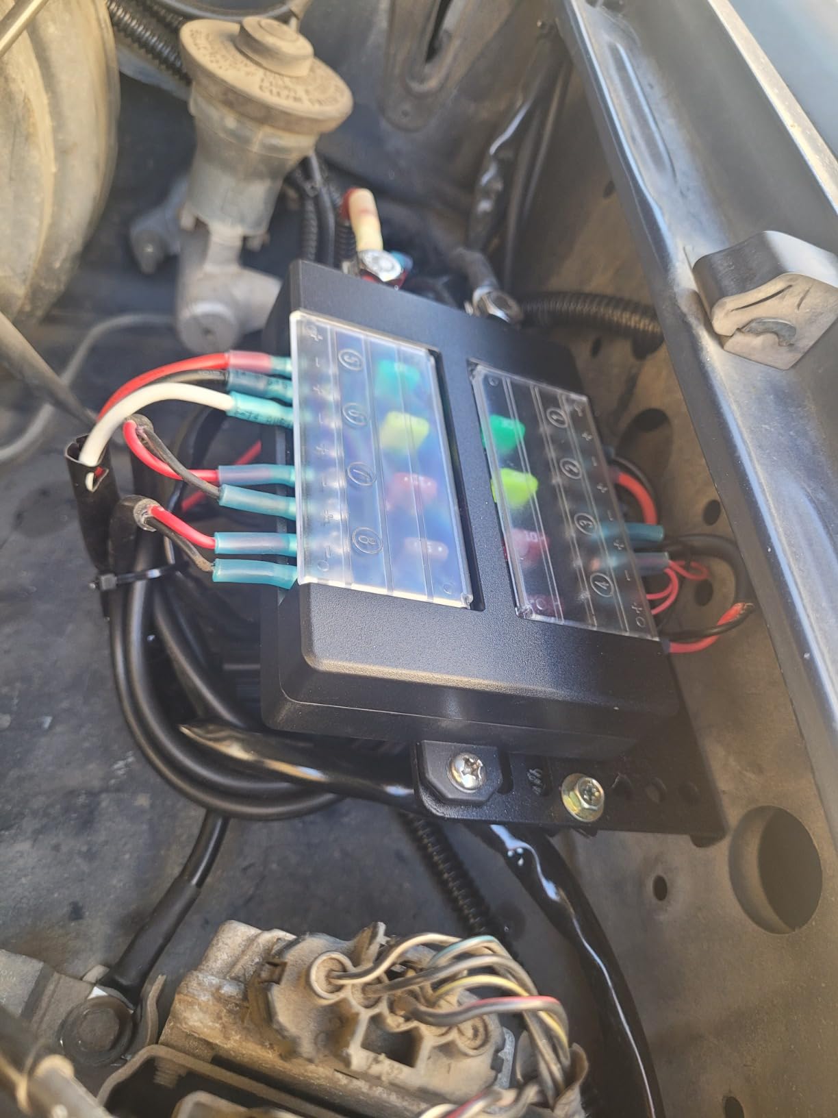 Auxbeam RB80 RGB 8 Gang Switch Panel w/Momentary Toggle Pulsed, 12-24V | Auto-Dimmable Switch Panel for Truck Boat Car RV Golf Cart Offroad, Memory Function, Aluminum, Waterproof, 3-Year Warranty customer photo 2