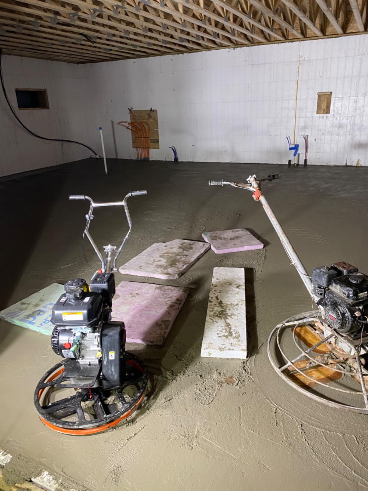 VEVOR Power Trowel 24 inch, 6HP Gas-Powered Smooth Concrete with Float Pan, Heavy Duty Commercial Screed Concrete Cement with Finishing Blade customer photo 1