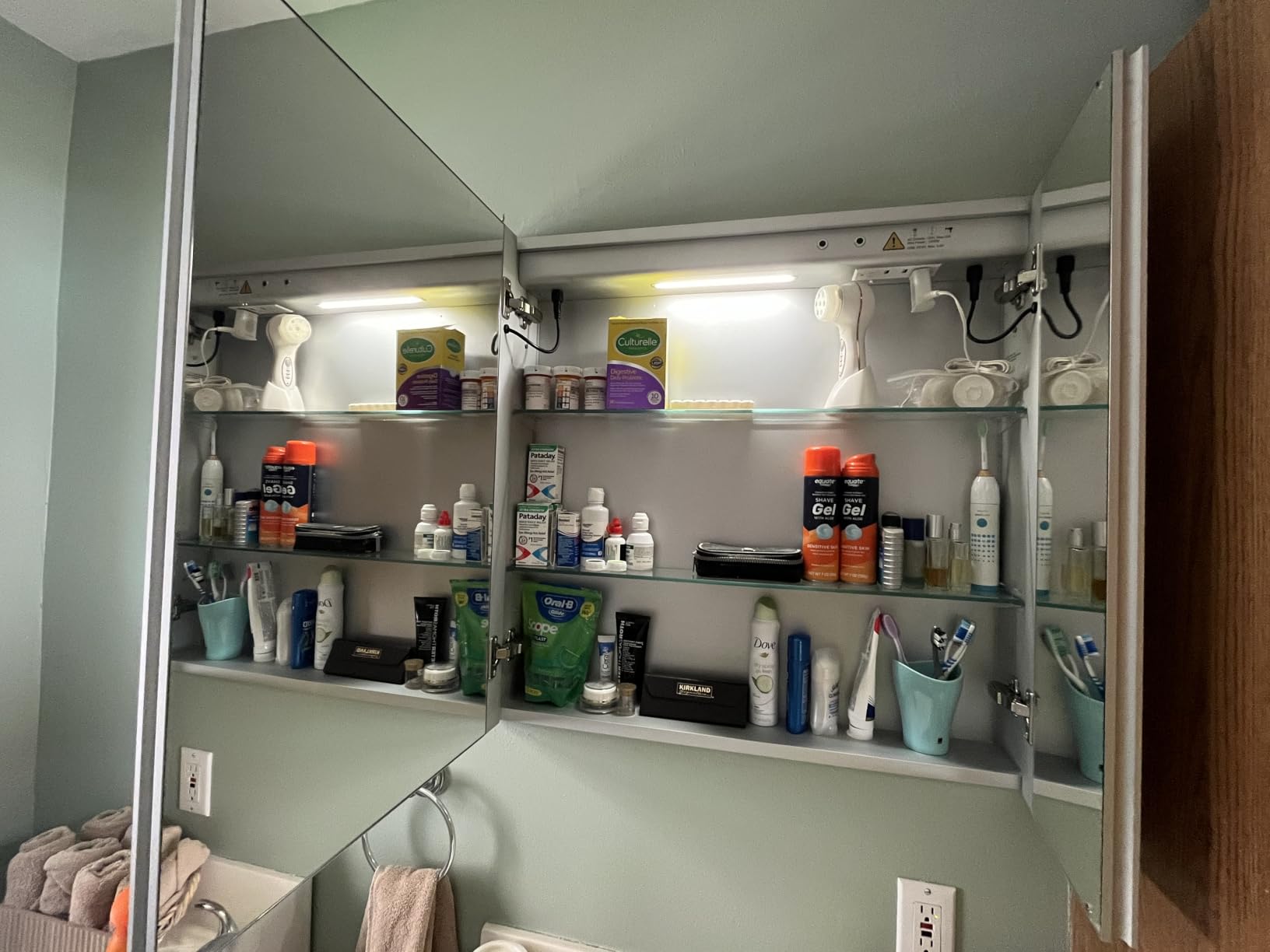 16x24 Inch Medicine Cabinet with Lights, Lighted Medicine Cabinet with Mirror, AL Alloy Frame, Hardwired, Recessed or Wall Mount, 3 Light Colors/Dimmable/Defog, 2 Outlets&USBs, 2 Shelves customer photo 1