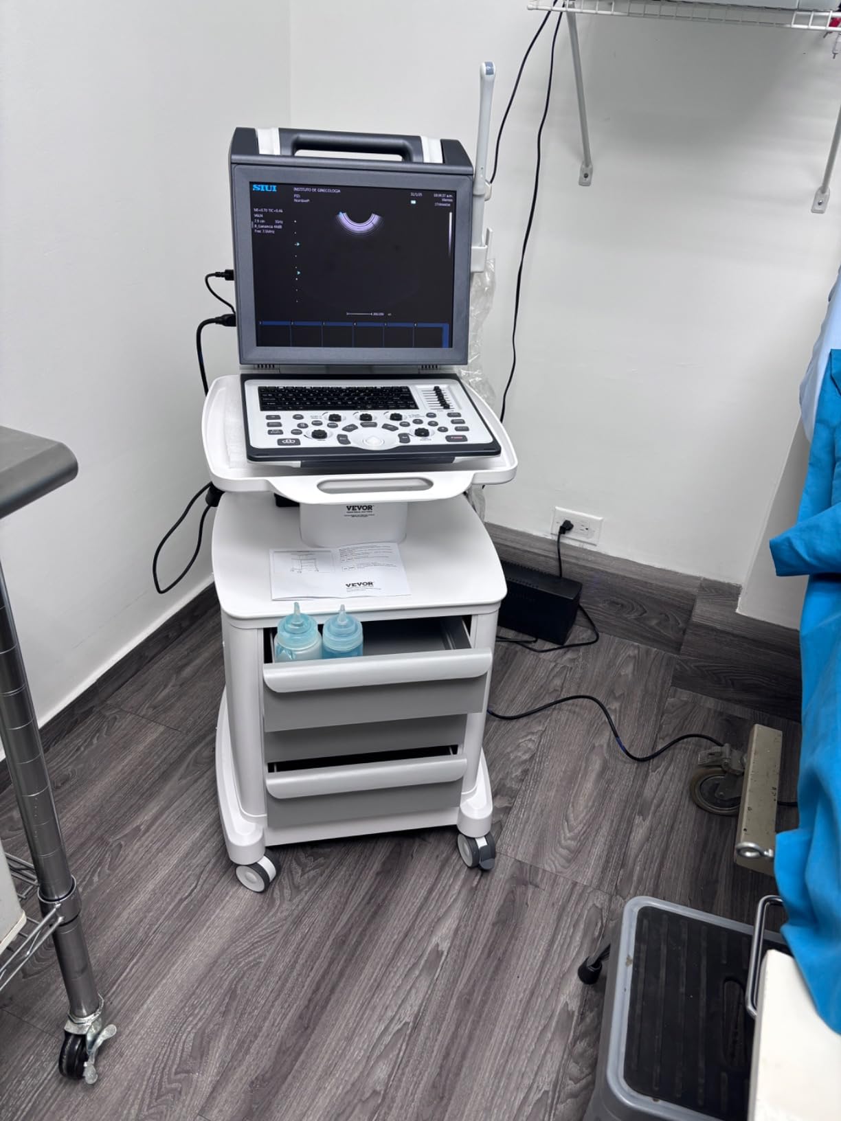 VEVOR 4 Tiers Lab Carts, Lab Utility Cart with 3 Drawers & 1 Top Tray, Mobile Medical Cart with ABS Material, Lab Rolling Cart with 4 Silent Wheels for Lab, Clinic, Hospital, Salon, White customer photo 1