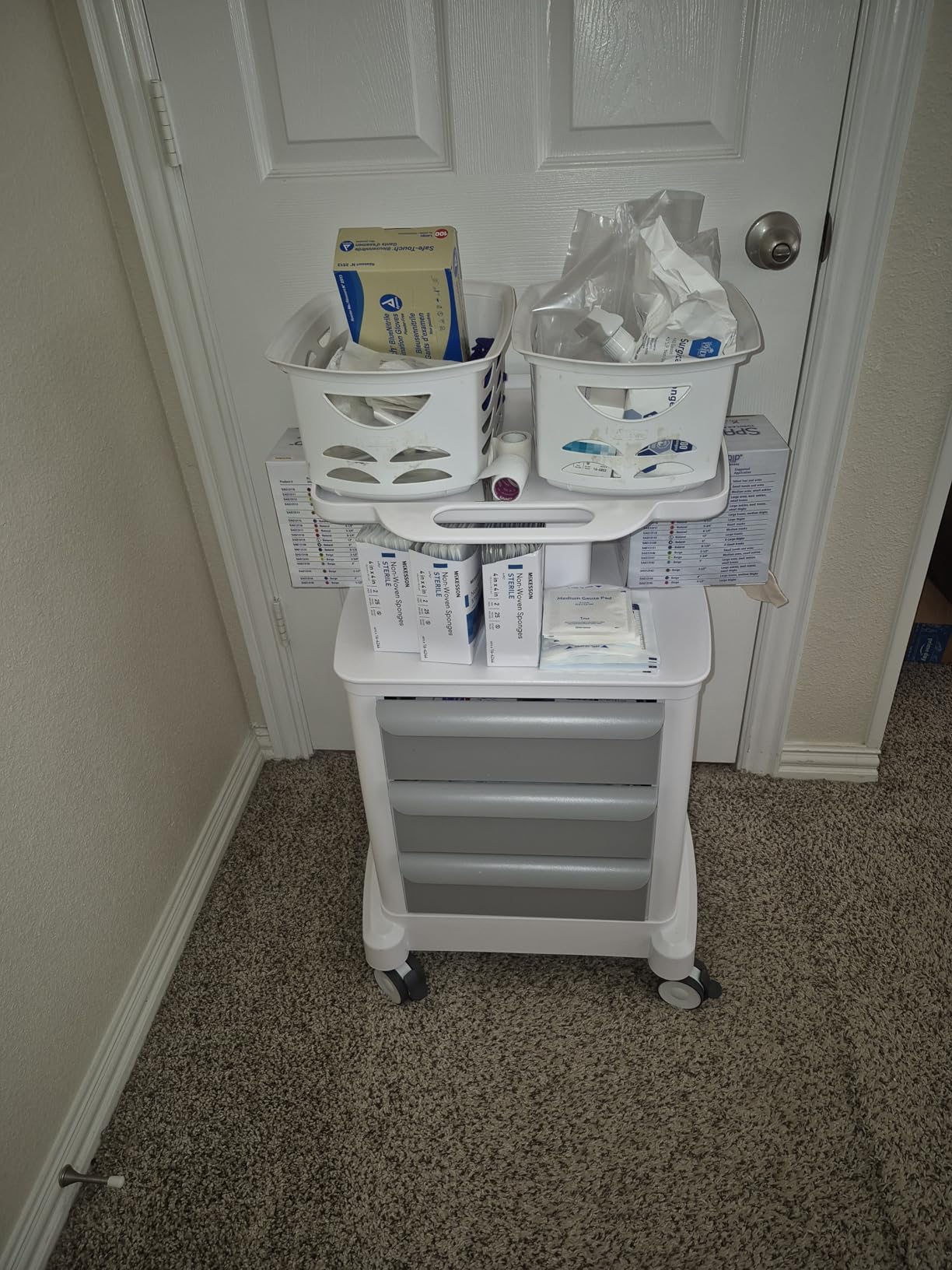 VEVOR 4 Tiers Lab Carts, Lab Utility Cart with 3 Drawers & 1 Top Tray, Mobile Medical Cart with ABS Material, Lab Rolling Cart with 4 Silent Wheels for Lab, Clinic, Hospital, Salon, White customer photo 2